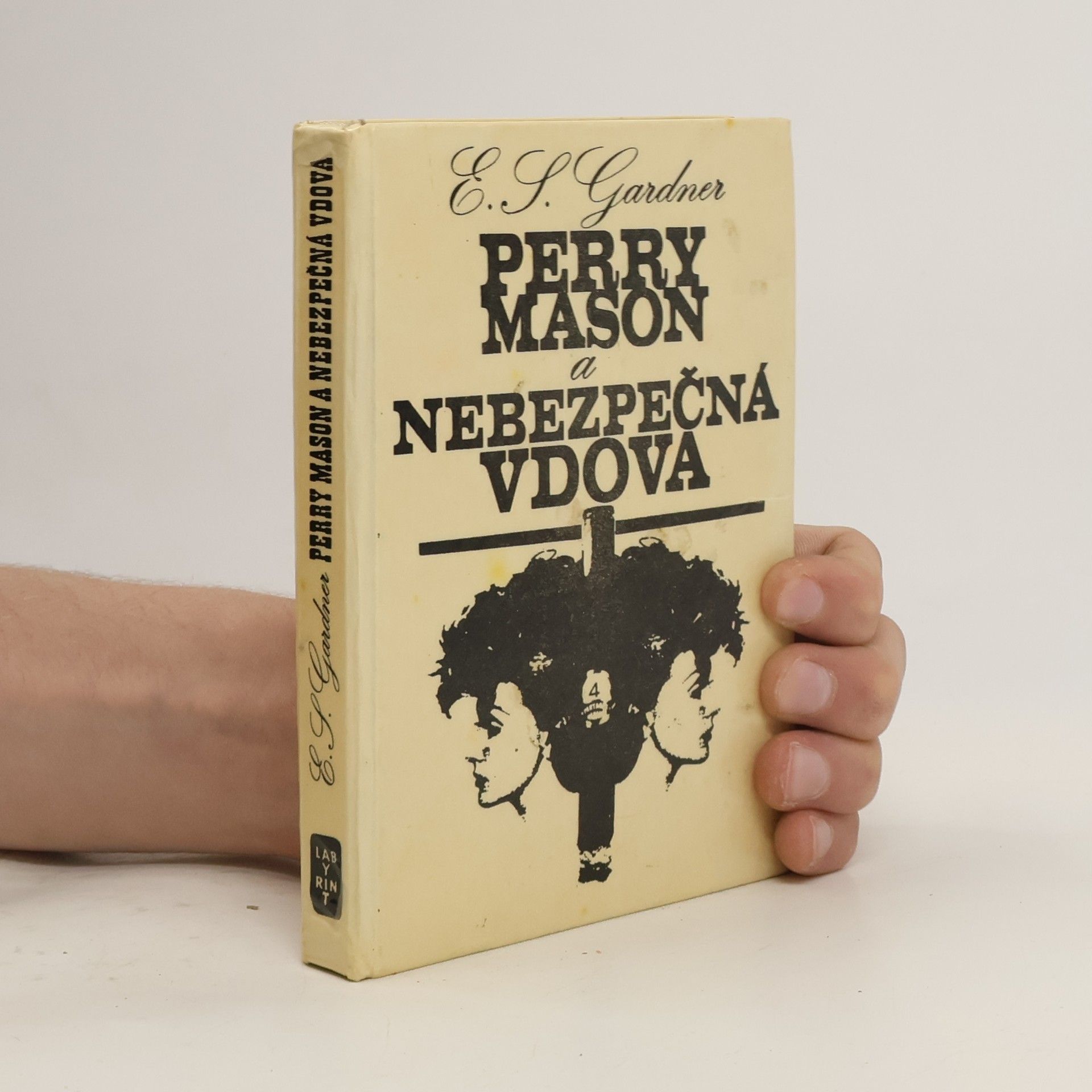 Erle Stanley Gardner Perry Mason a nebezpečná vdova