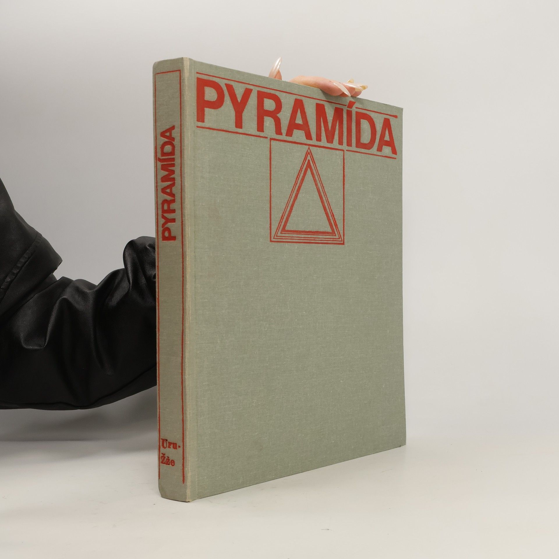 kolektiv Pyramída. Uru-žže