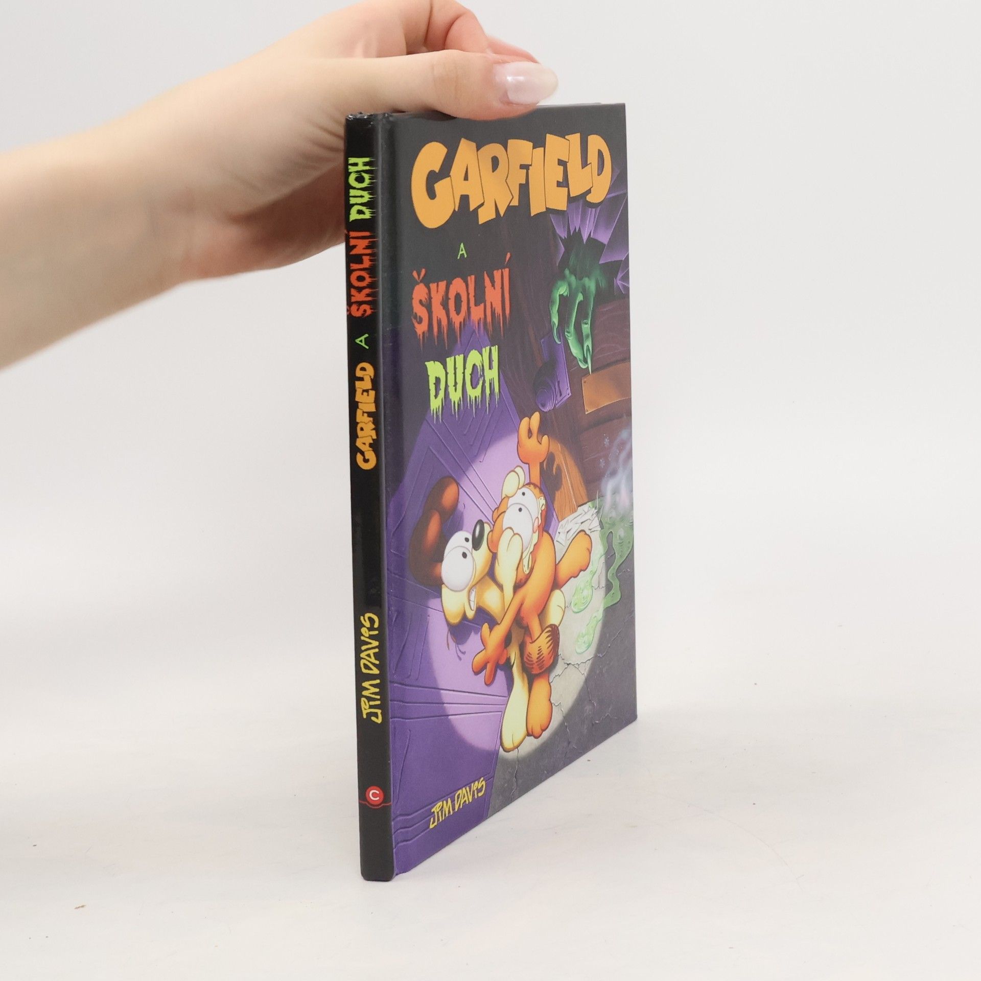 Jim Davis Garfield a školní duch