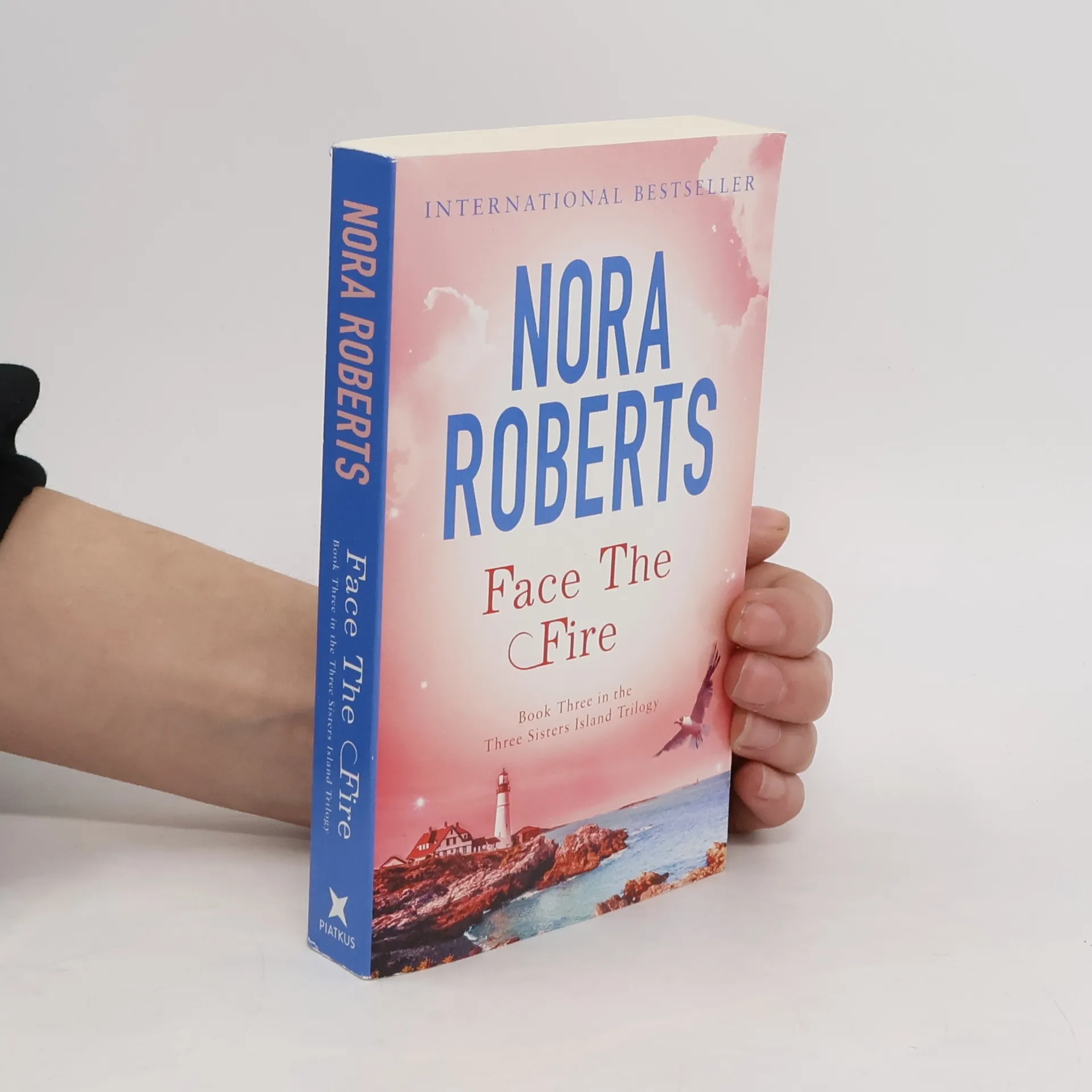 Face the Fire | Book | Nora Roberts | EN