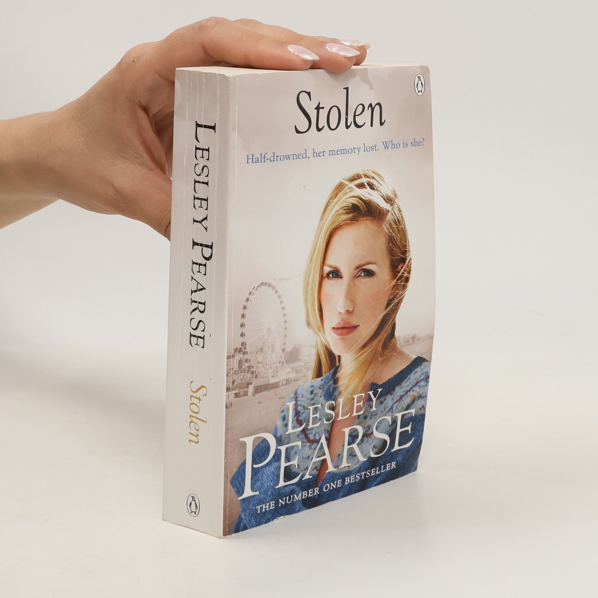 Lesley Pearse Stolen. Half-drowned, Her Memory Lost. Who Is She?