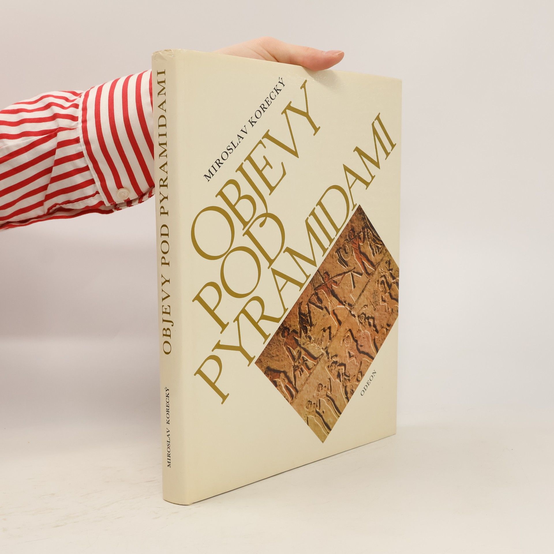 Miroslav Korecký Objevy pod pyramidami