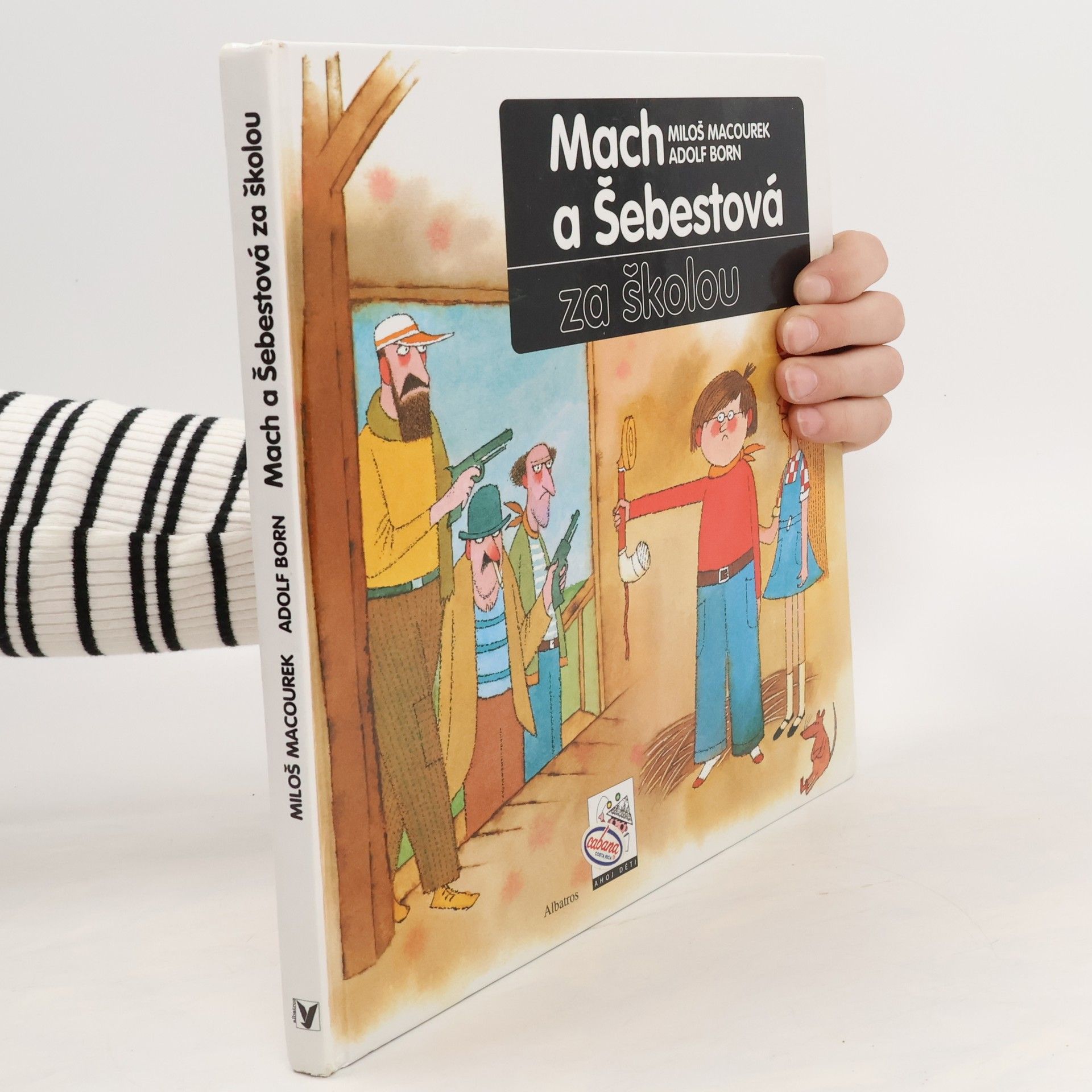 Miloš Macourek Mach a Šebestová za školou