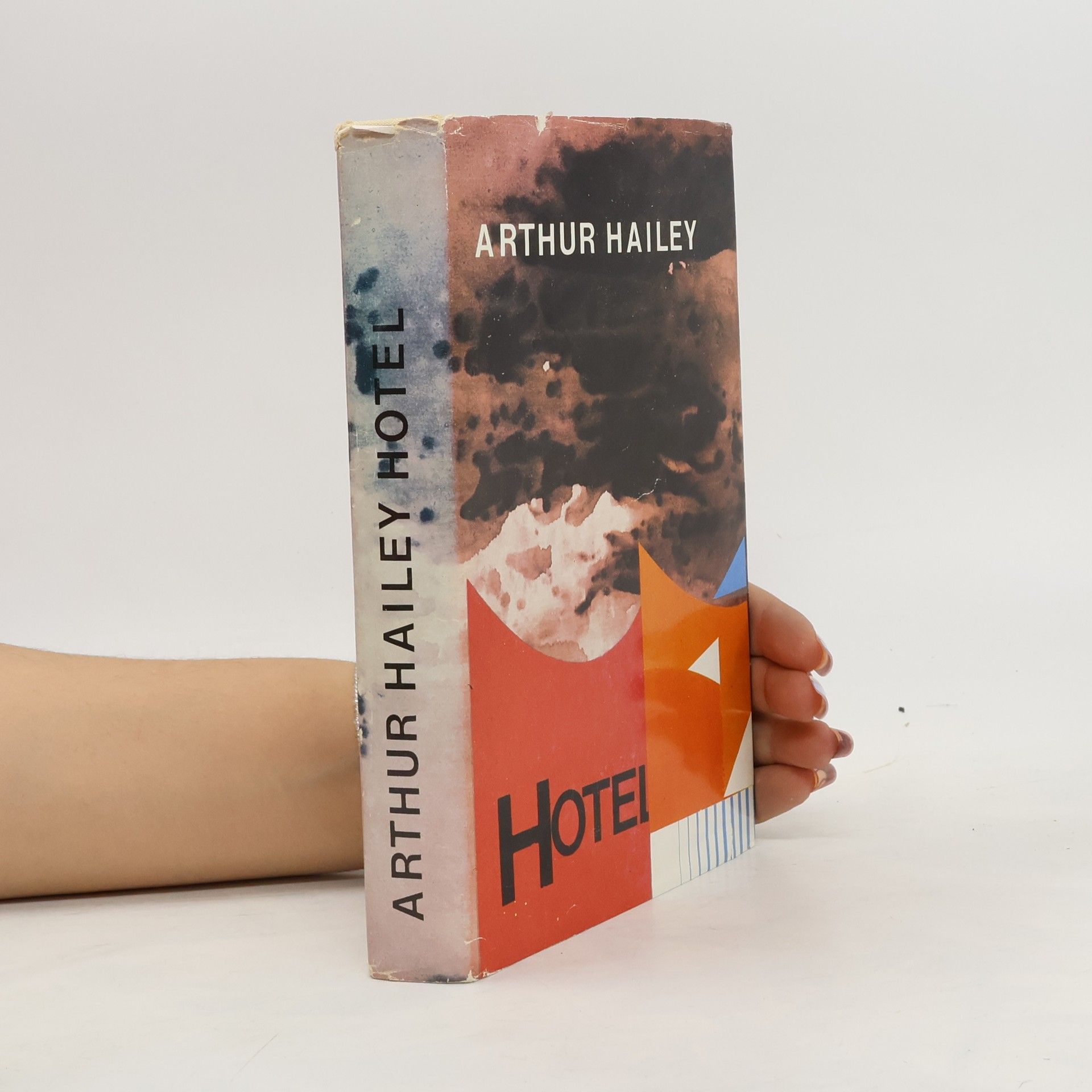 Arthur Hailey Hotel
