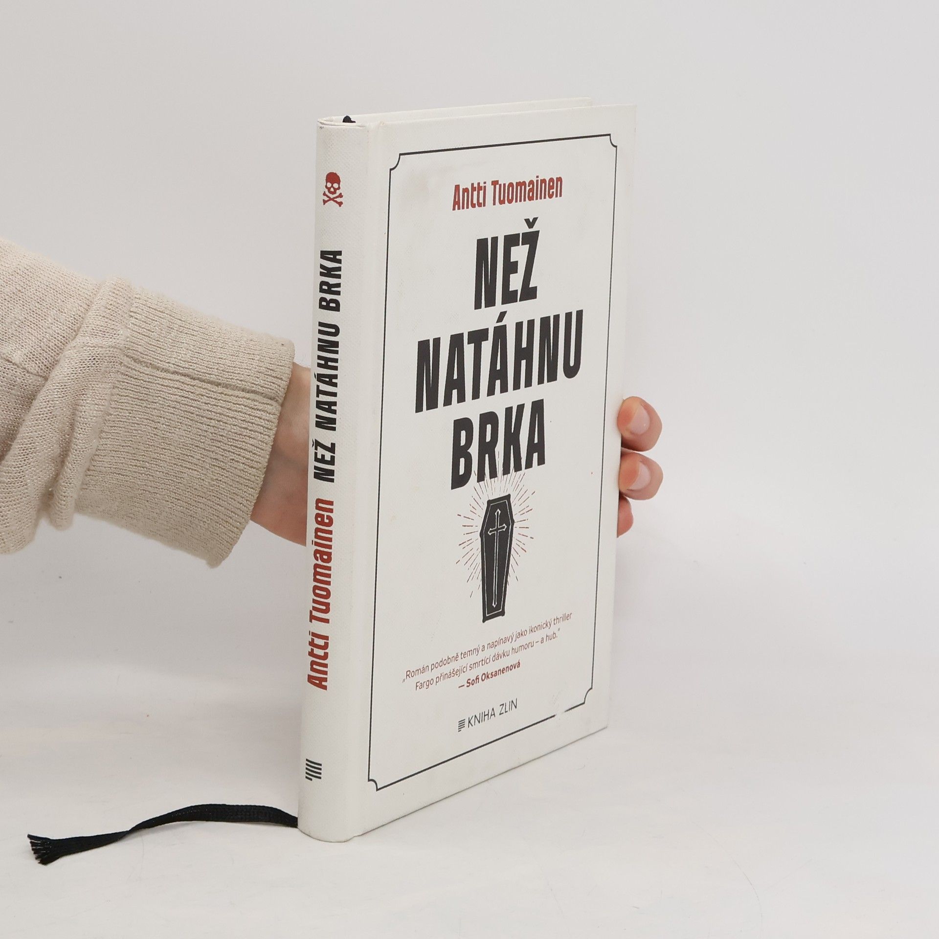 Antti Tuomainen Než natáhnu brka