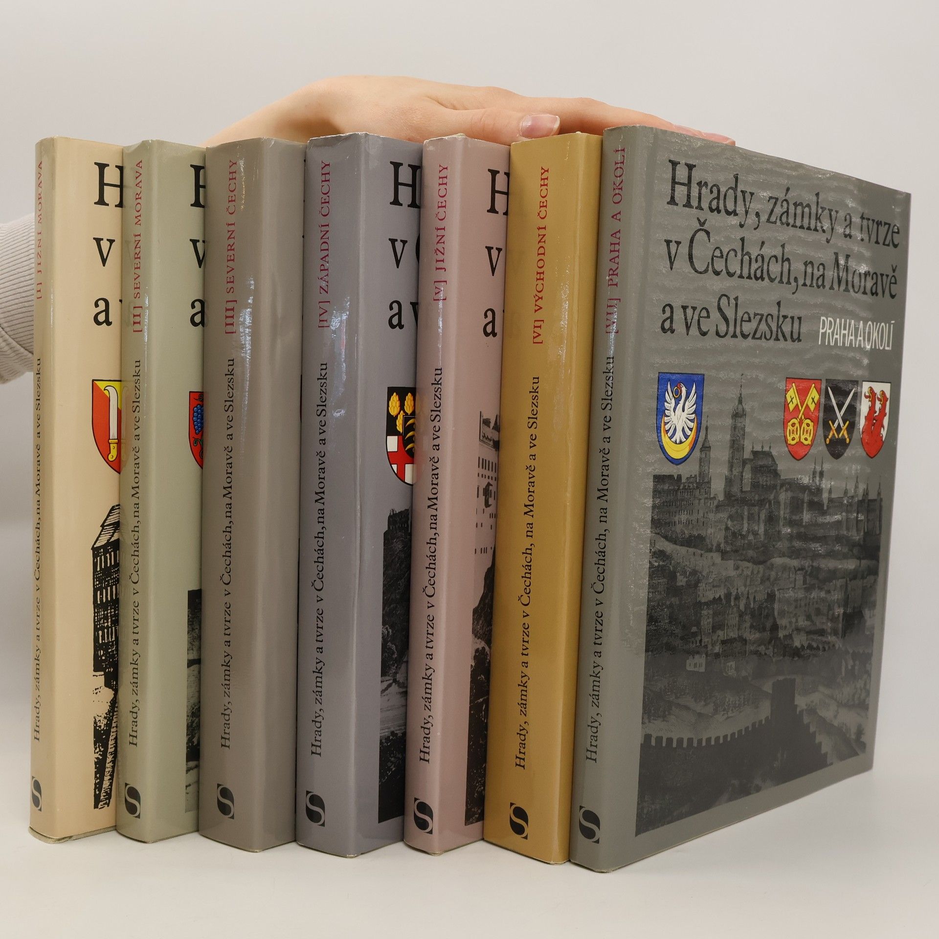 Collectif d'auteurs Hrady, zámky a tvrze v Čechách, na Moravě a ve Slezsku. I-VII