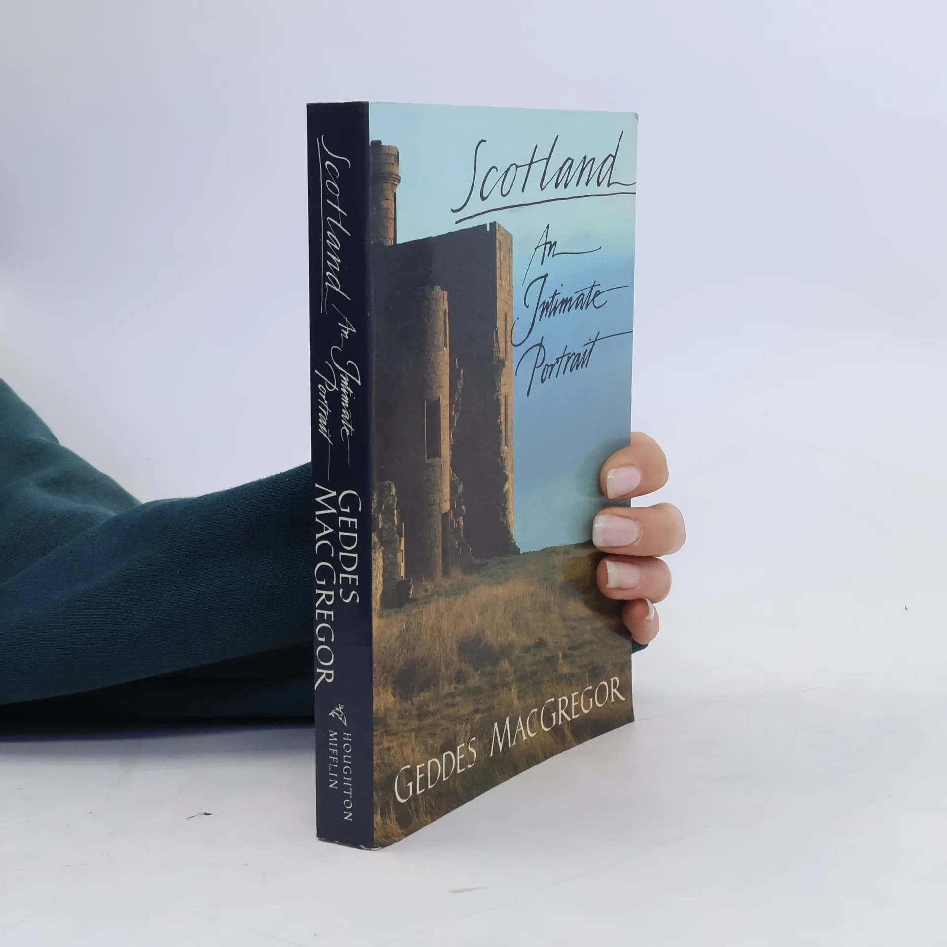 Scotland | Book | Paperback | Geddes MacGregor | EN