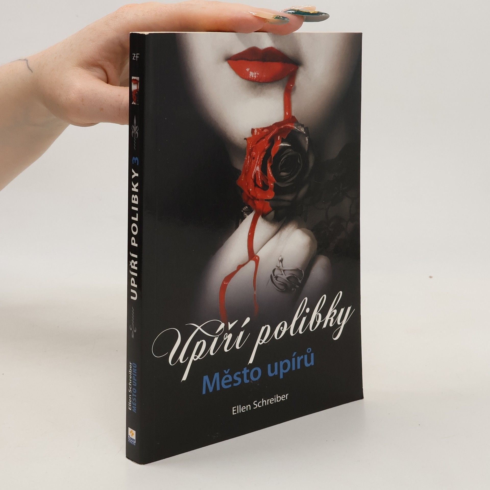 Ellen Schreiber Upíří polibky. Město upírů
