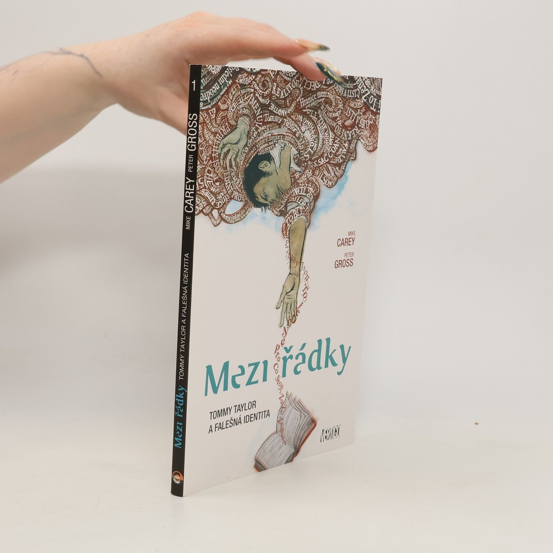 M. R. Carey Mezi řádky. Tommy Taylor a falešná identita