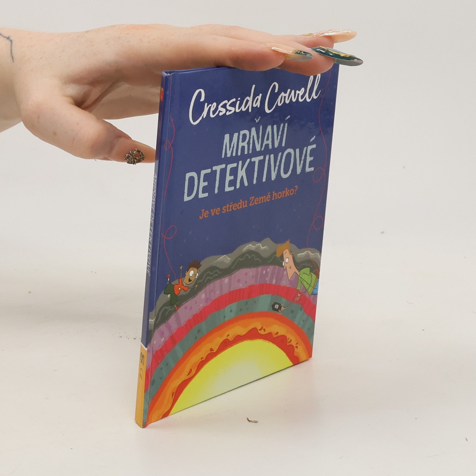 Cressida Cowell Mrňaví detektivové. Je ve středu Země horko?