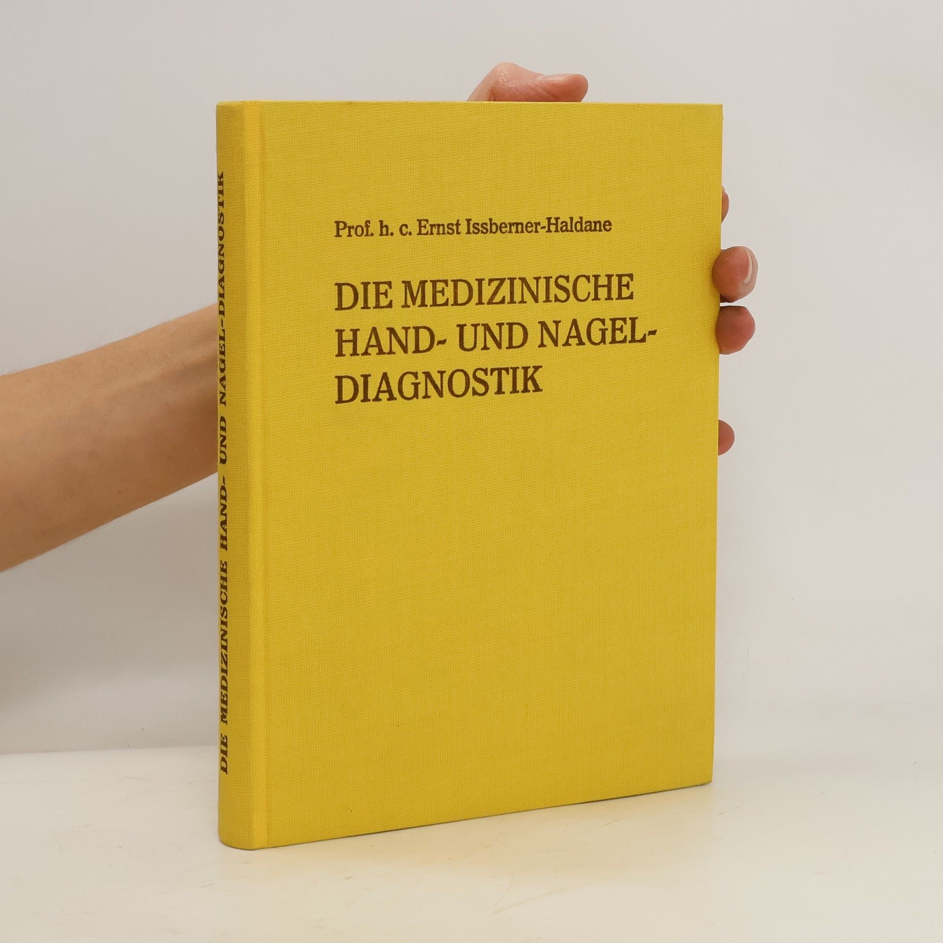 Ernst Issberner-Haldane Bei der medizinischen Hand- und Nageldiagnostik