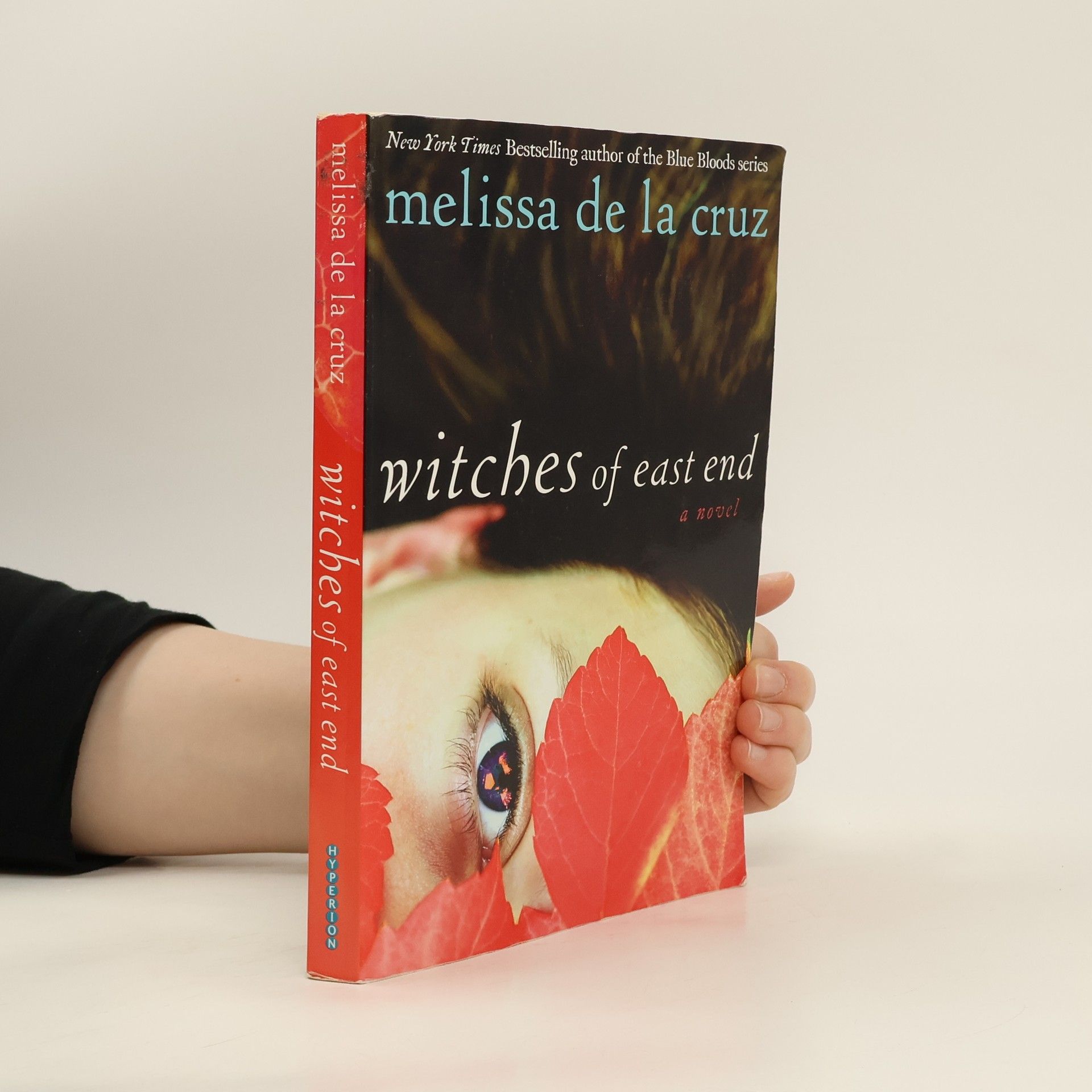 Melissa de la Cruz Witches of East End