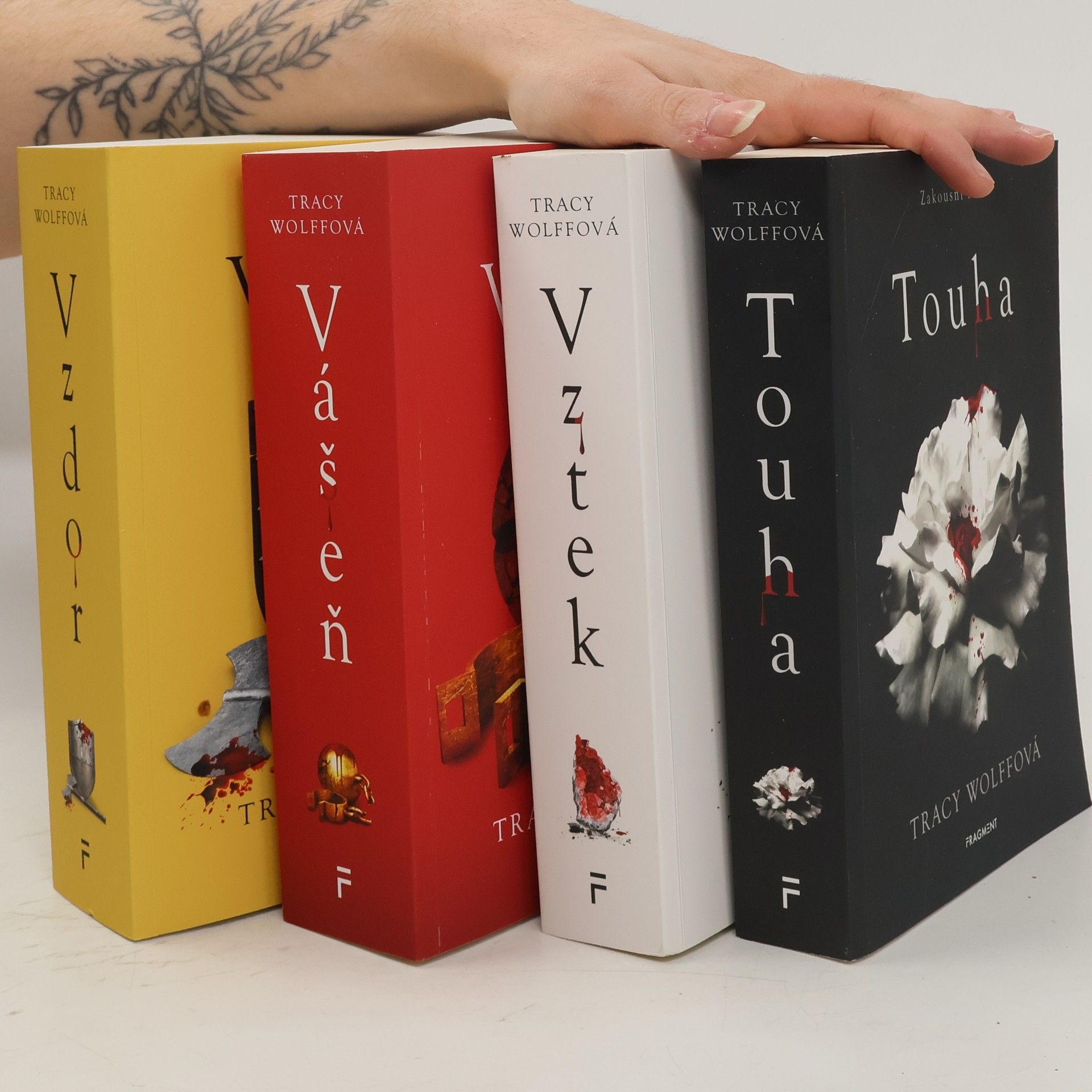 Tracy Wolff Touha 1-4