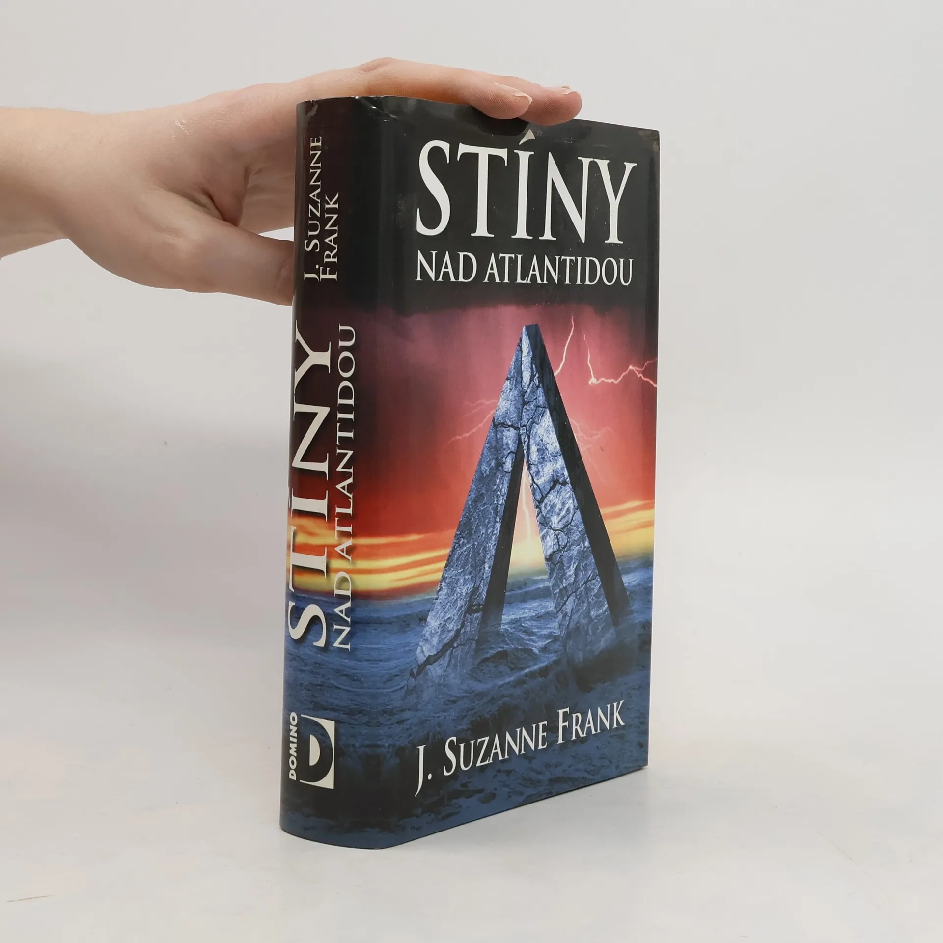 Stíny nad Atlantidou | Kniha | J. Suzanne Frank