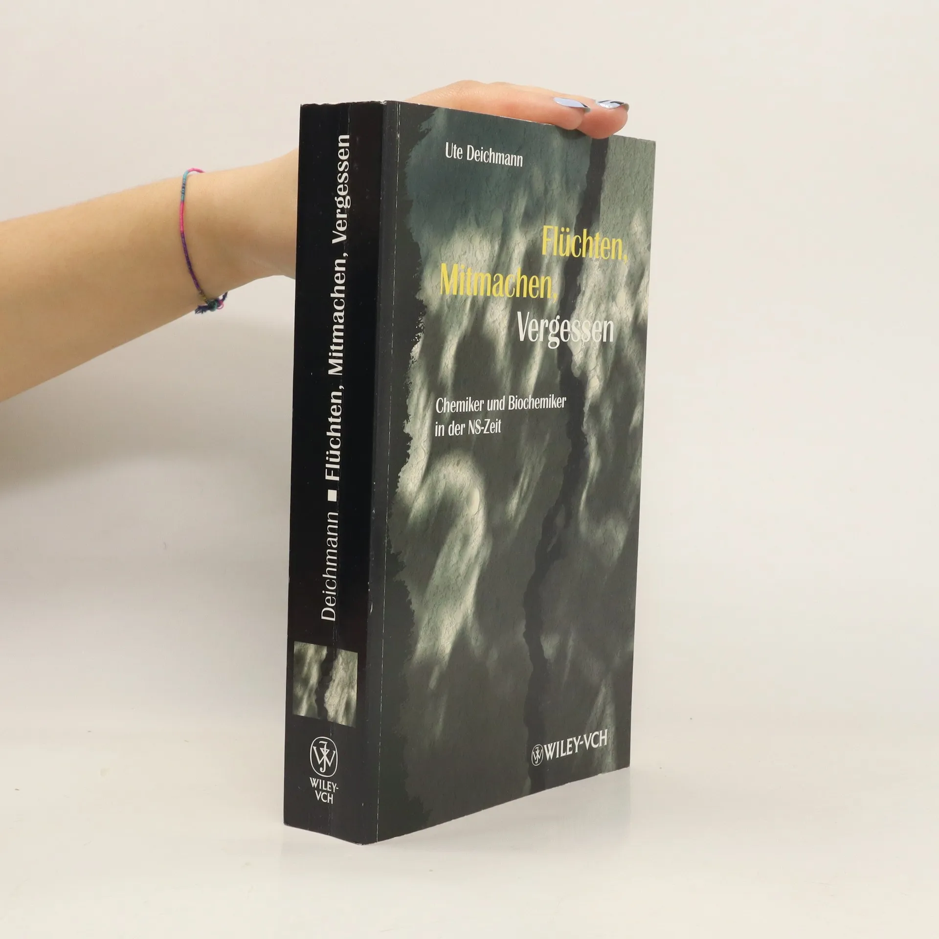 Flüchten, mitmachen, vergessen | Kniha | Ute Deichmann | DE
