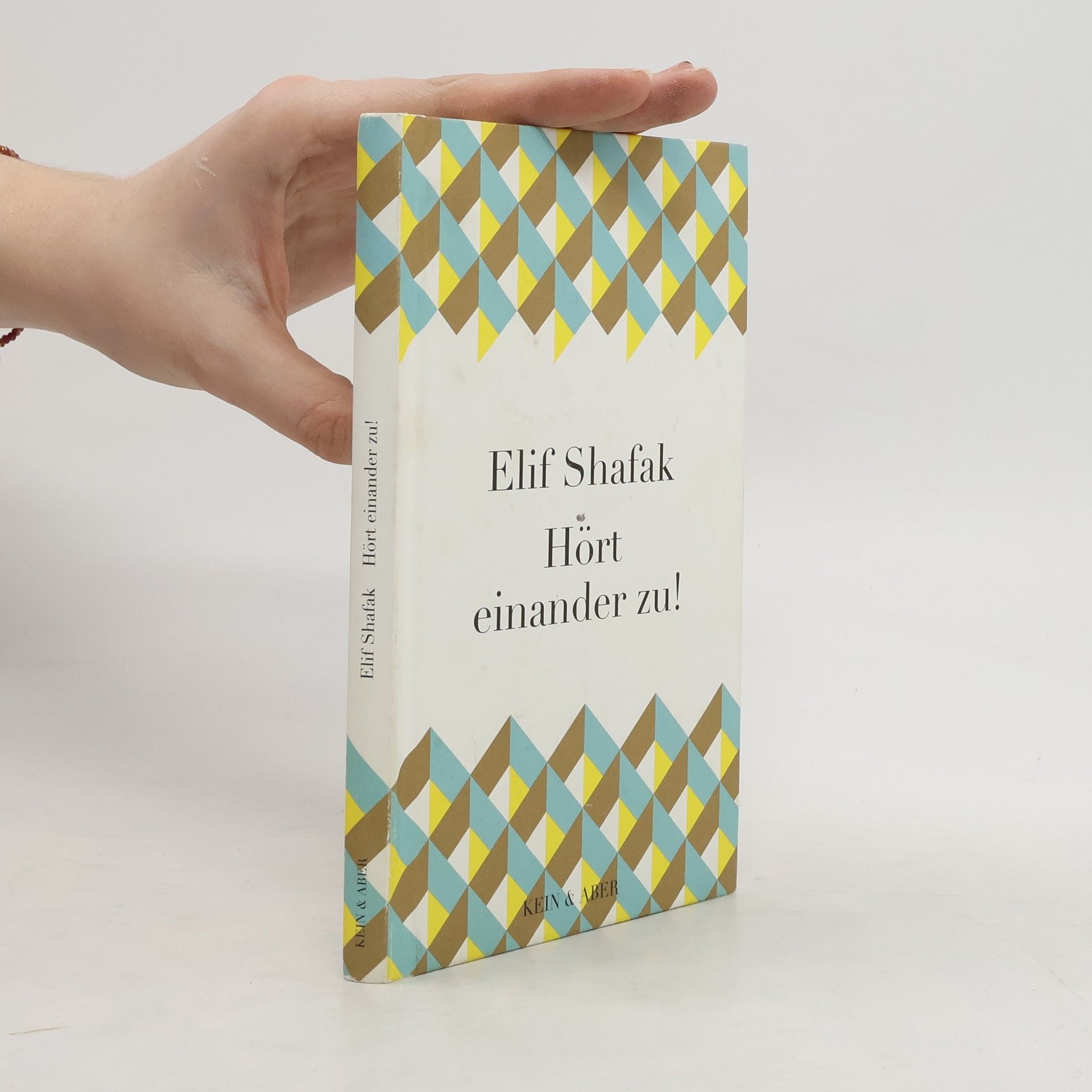 Elif Shafak Hört einander zu!