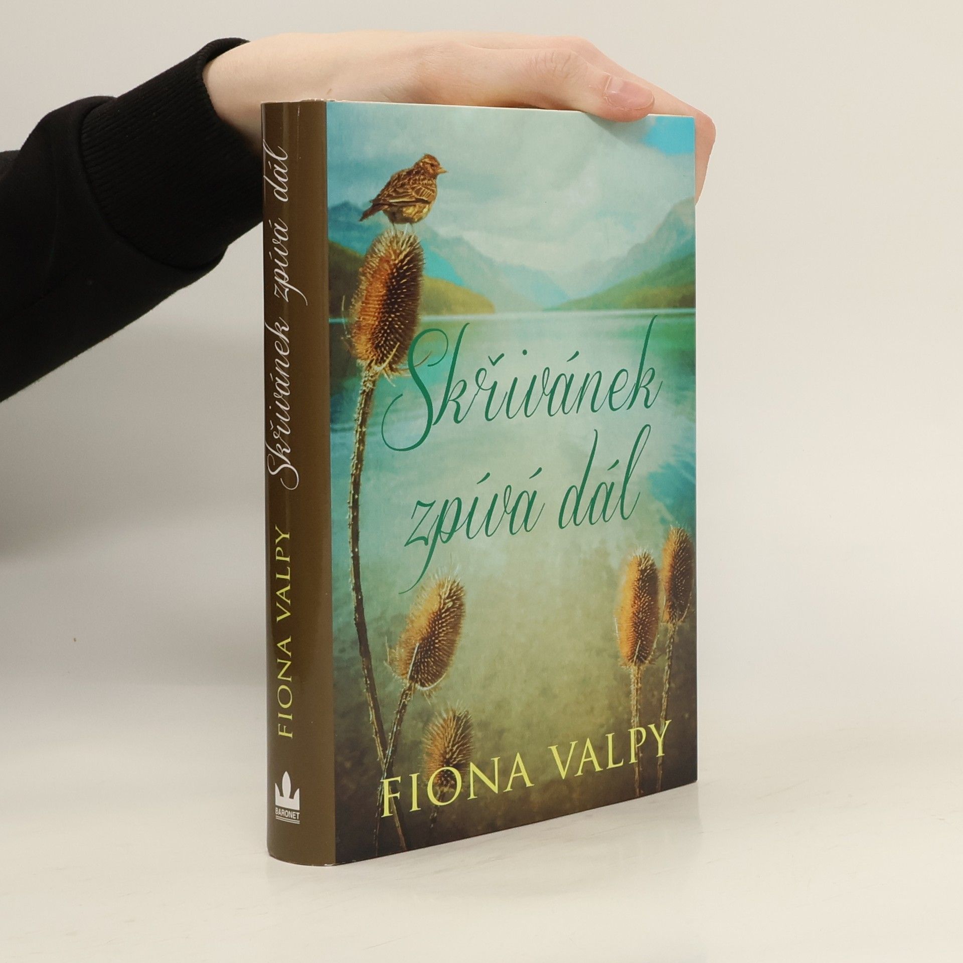 Fiona Valpy Skřivánek zpívá dál