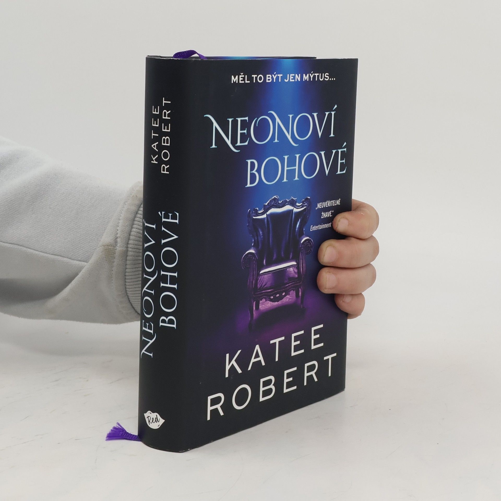 Katee Robert Neonoví bohové