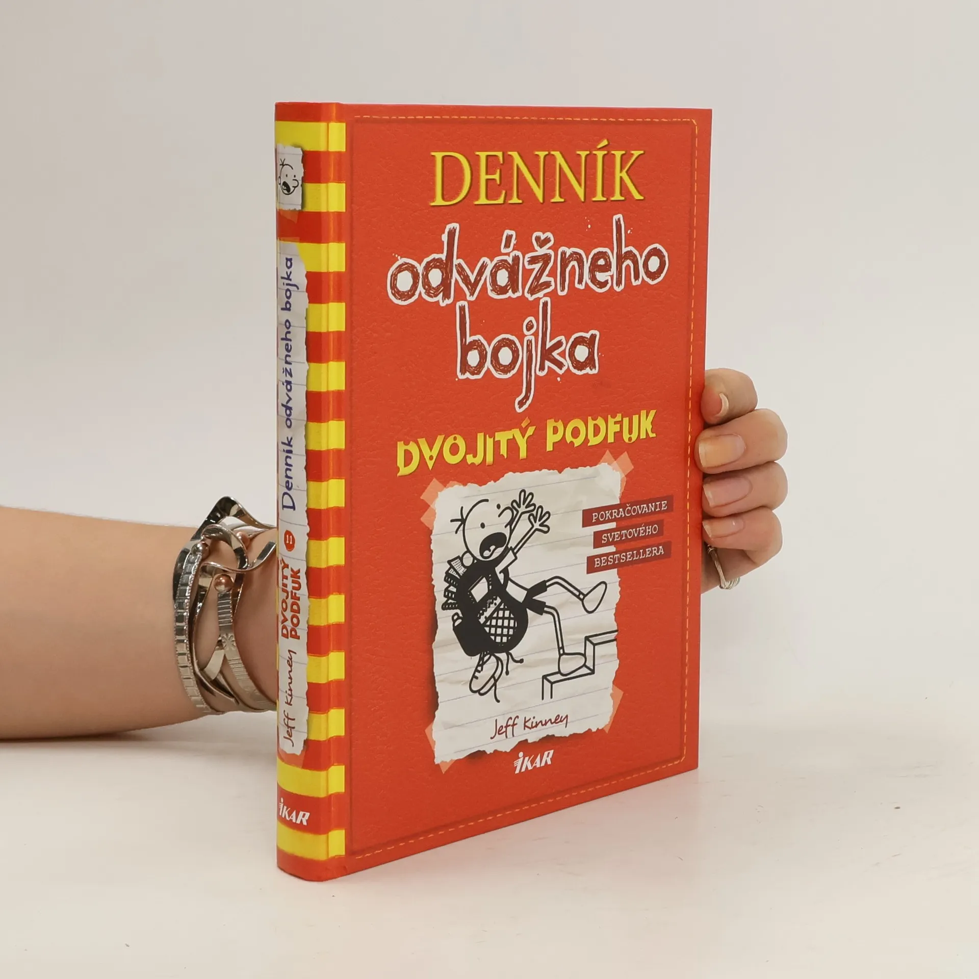 Denník odvážneho bojka 11. Dvojitý podfuk | Kniha | pevná | Jeff Kinney