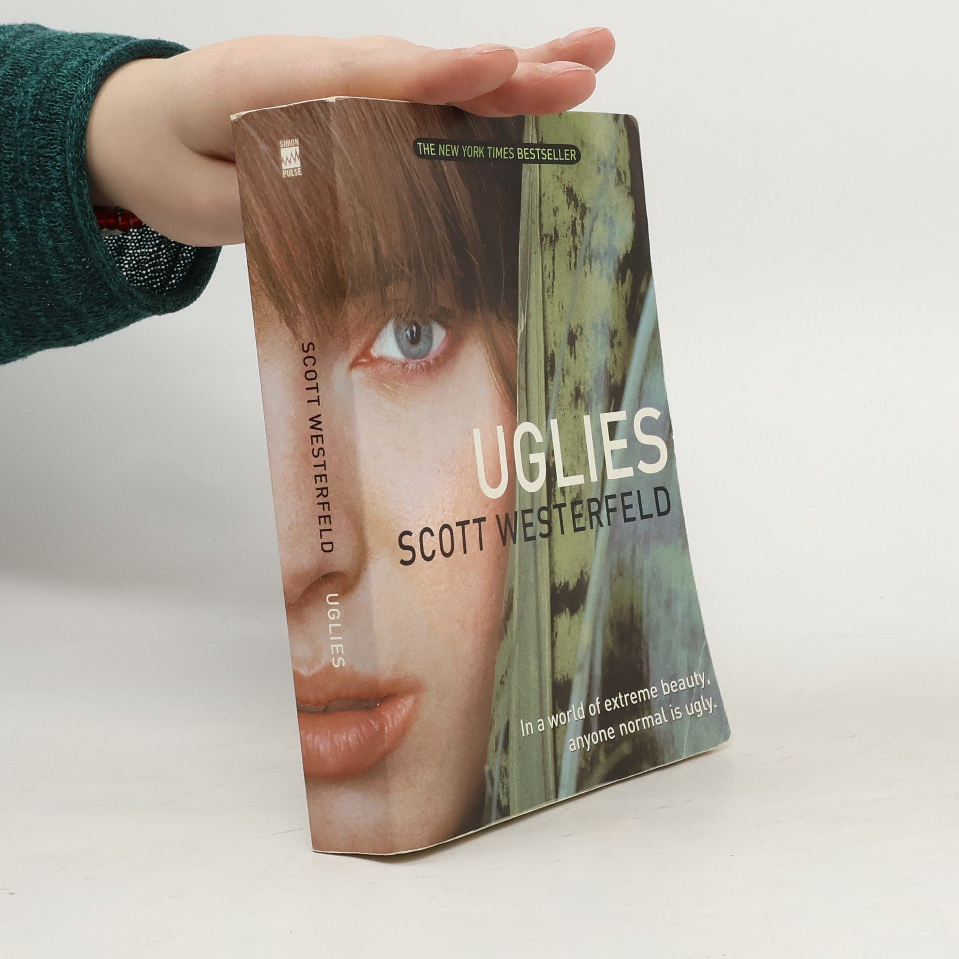 Scott Westerfeld Uglies
