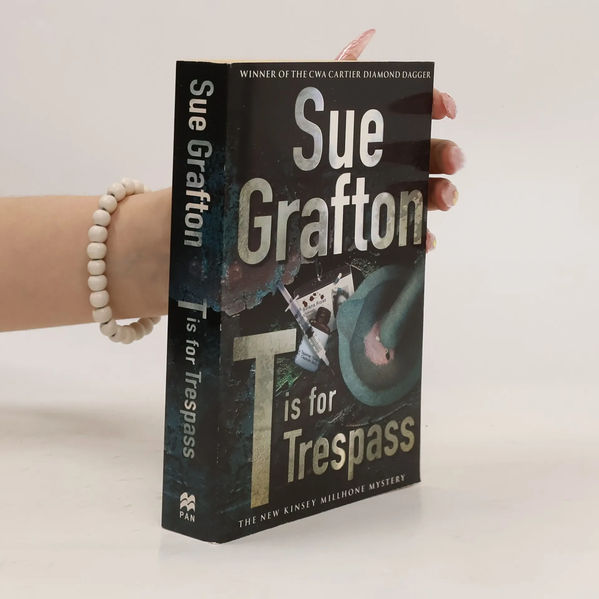 T is for Trespass | Book | Paperback | Sue Grafton | EN