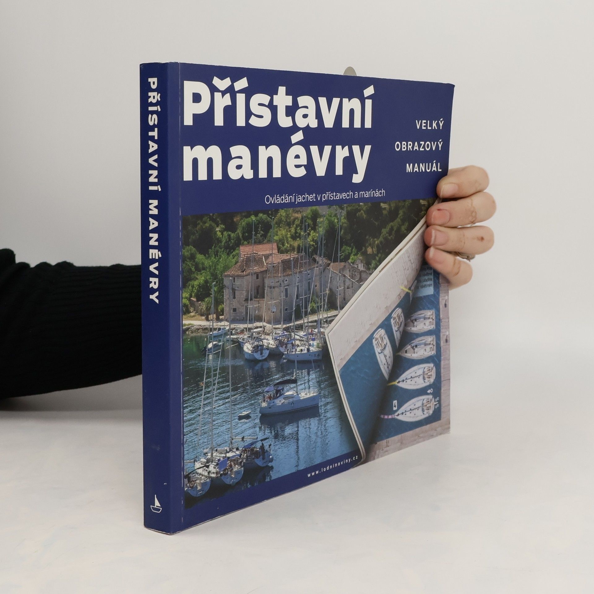 Collective Přístavní manévry. Ovládání jachet v přístavech a marínách