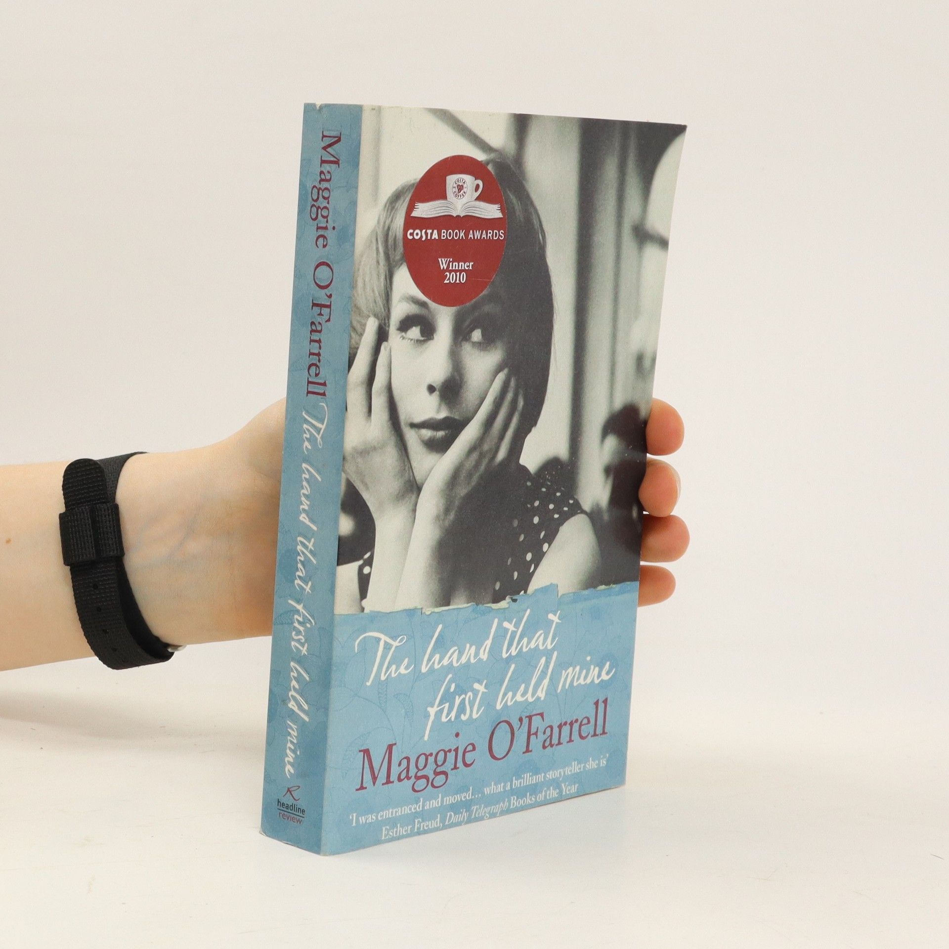 Maggie O. Farrell The hand that first held mine