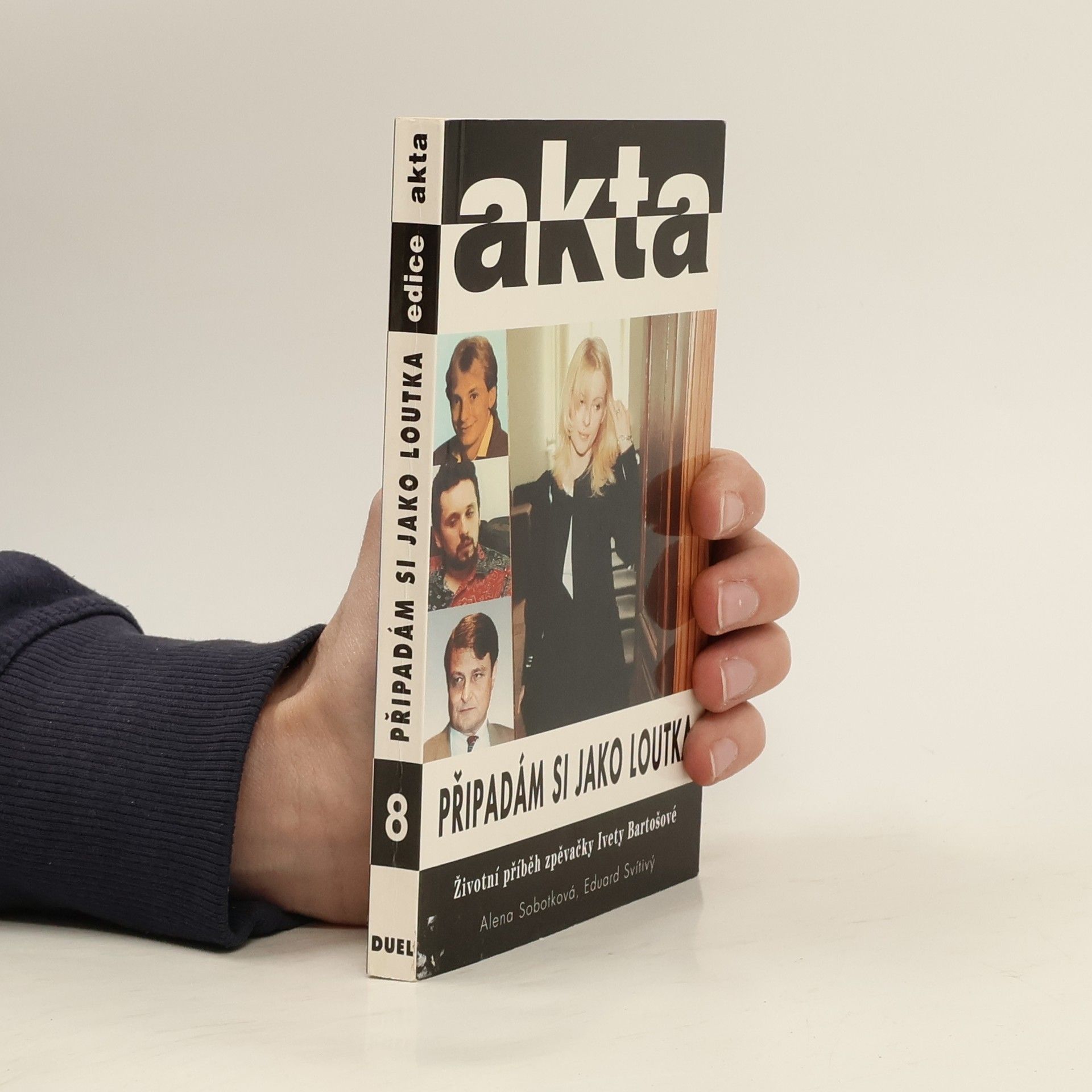 Eduard Svítivý Připadám si jako loutka. Životní příběh zpěvačky Ivety Bartošové