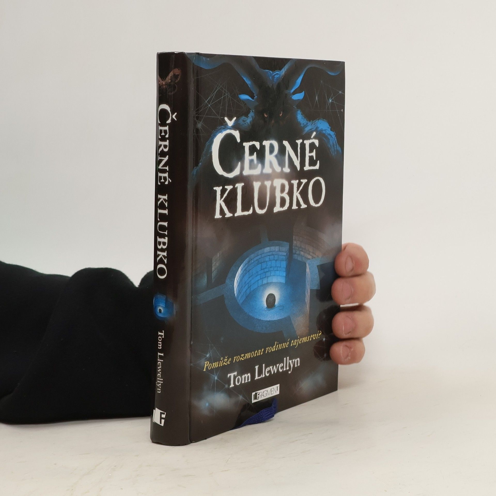 Tom Llewellyn Černé klubko