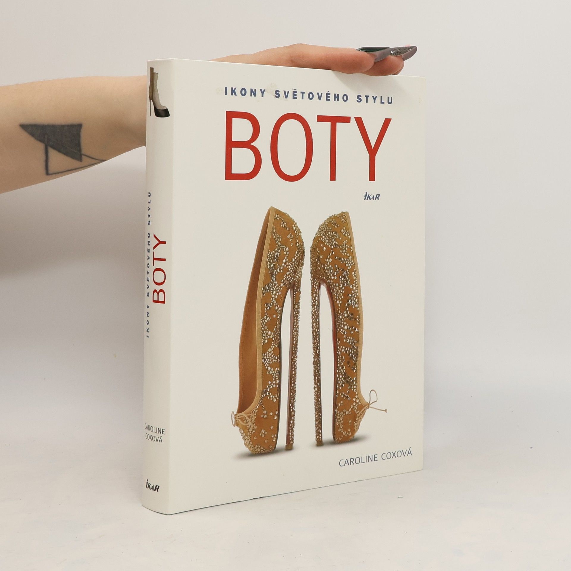 Caroline Cox Boty. Ikony světového stylu