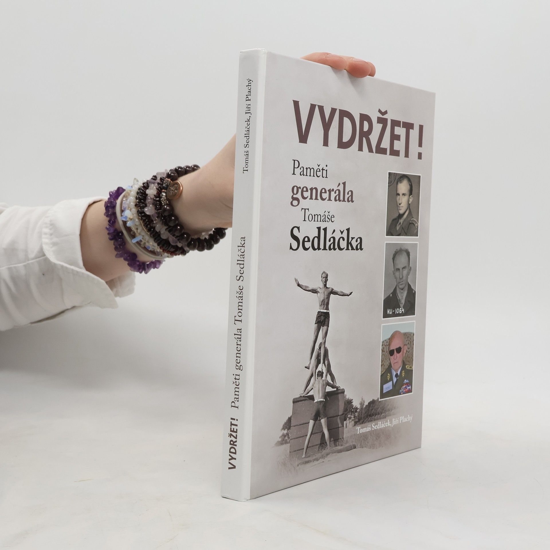 Tomáš Sedláček Vydržet!, paměti generála Tomáše Sedláčka