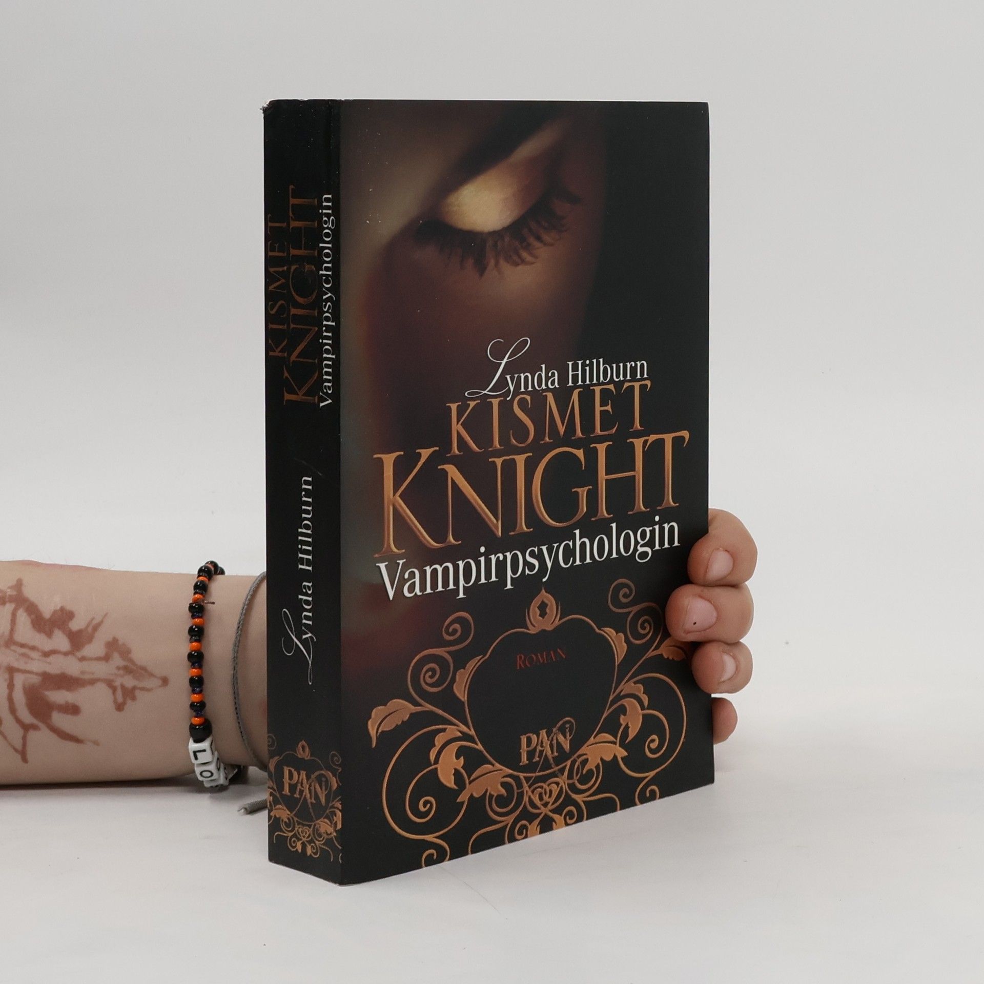 Lynda Hilburn Kismet Knight, Vampirpsychologin