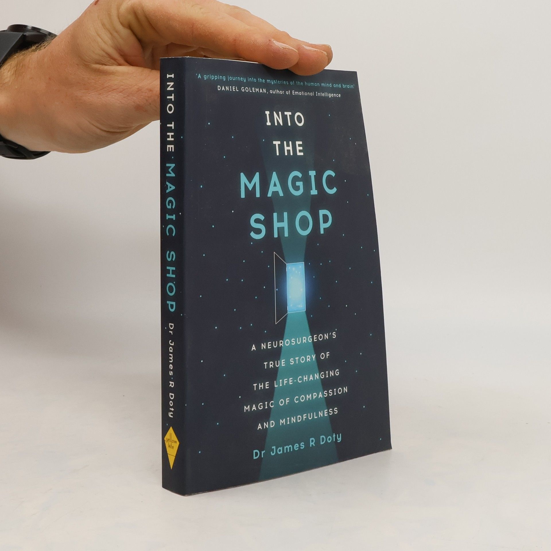 James Doty Into the Magic Shop: A neurosurgeon´s true story of the life-changing magic of mindfulness and compassion that inspired the hit K-pop band BTS