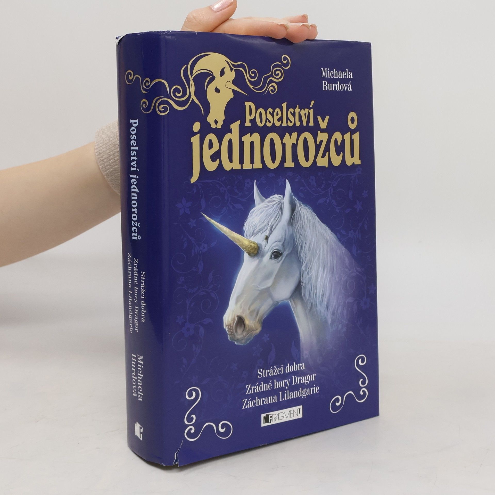 Michaela Burdová Poselství jednorožců. Strážci dobra. Zrádné hory Dragor. Záchrana Lilandgarie. 1. - 3. díl