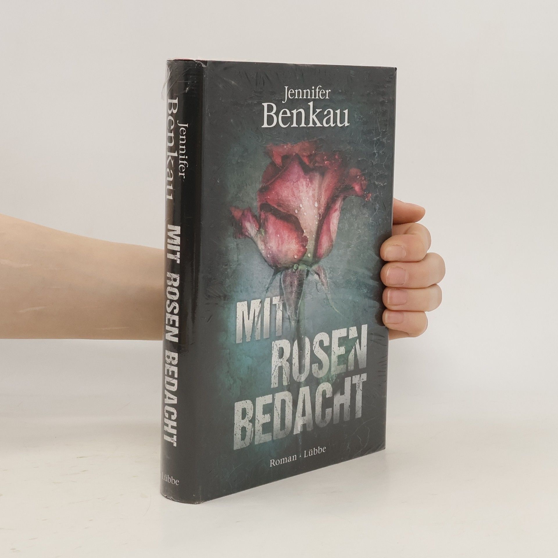 Jennifer Benkau Mit Rosen bedacht