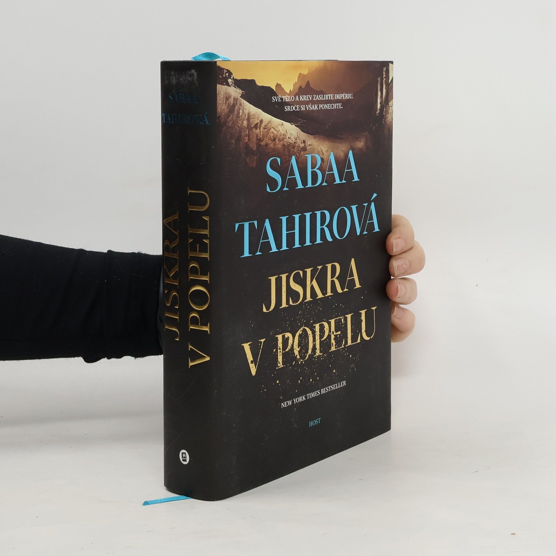 Sabaa Tahirová Jiskra v popelu