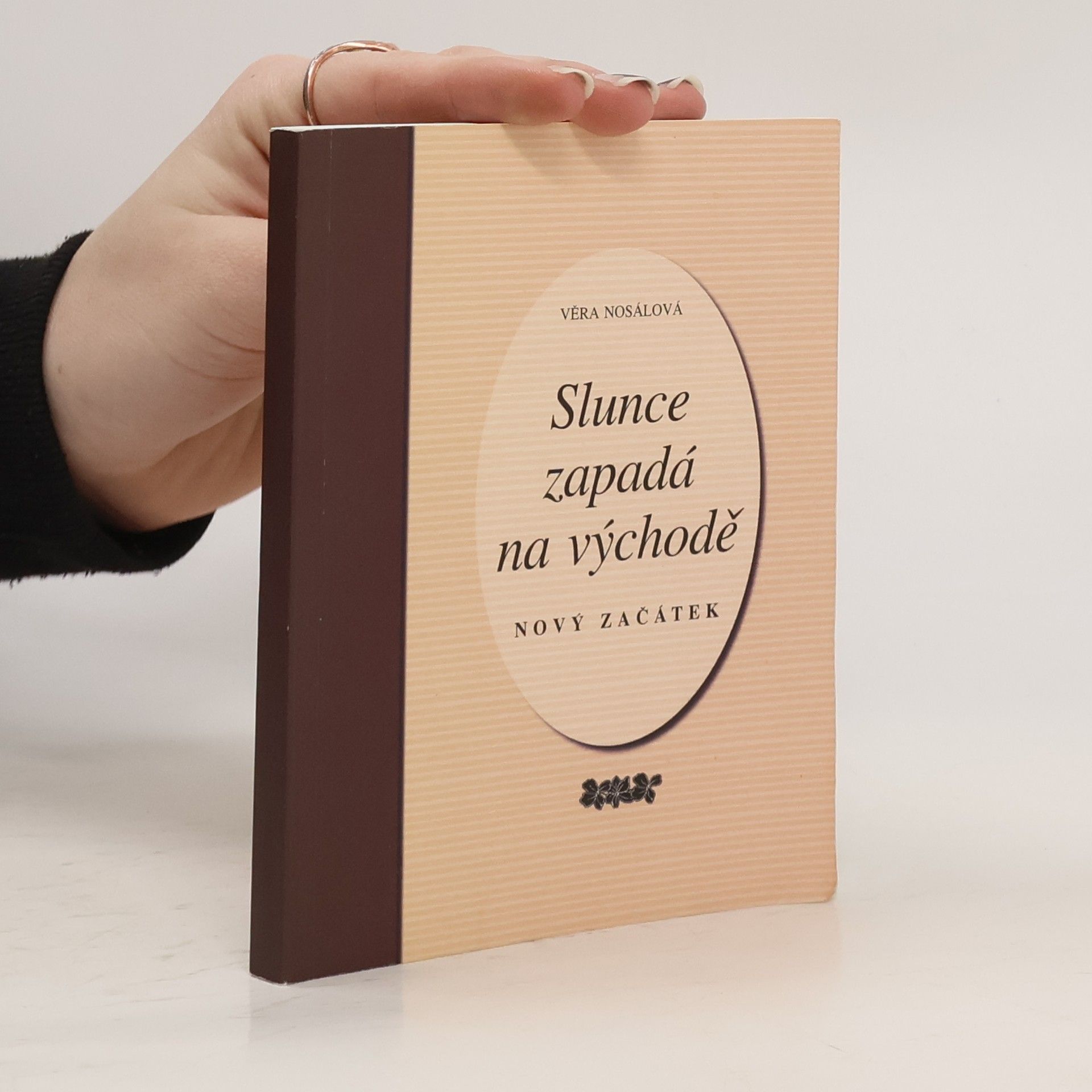 Věra Nosálová Slunce zapadá na východě: nový začátek