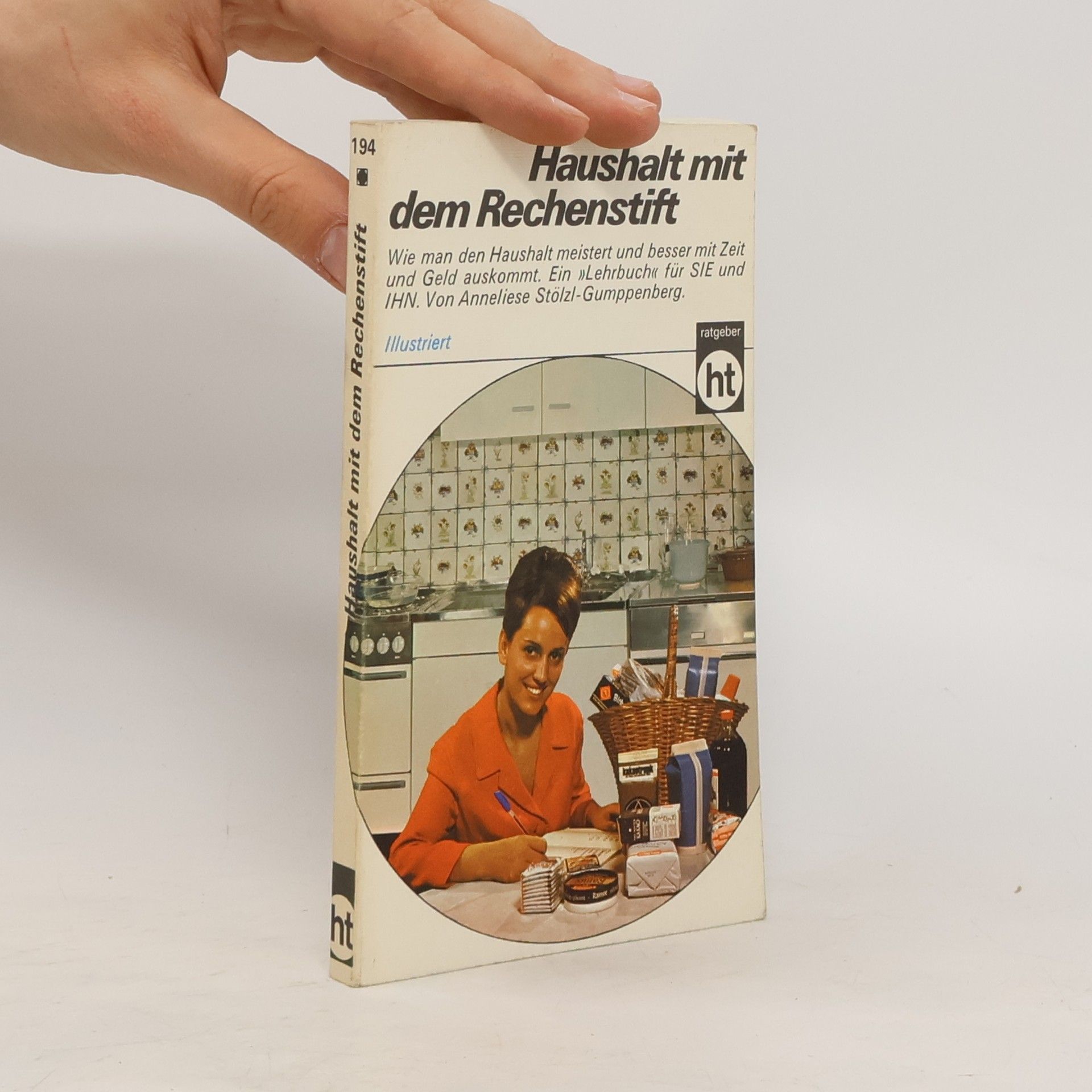 Anneliese Stölzl-Gumppenberg Haushalt mit dem Rechenstift