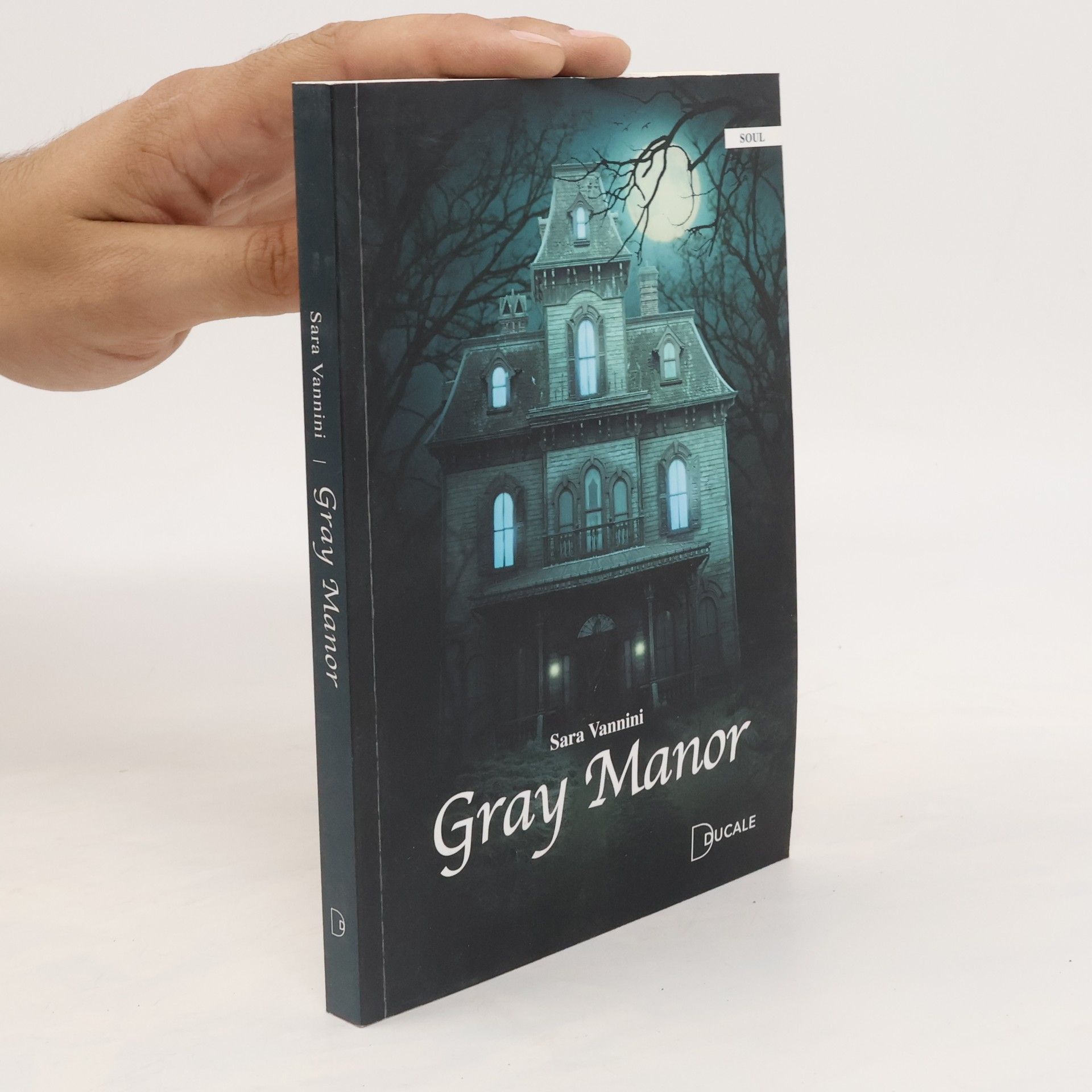 Sara Vannini Gray Manor