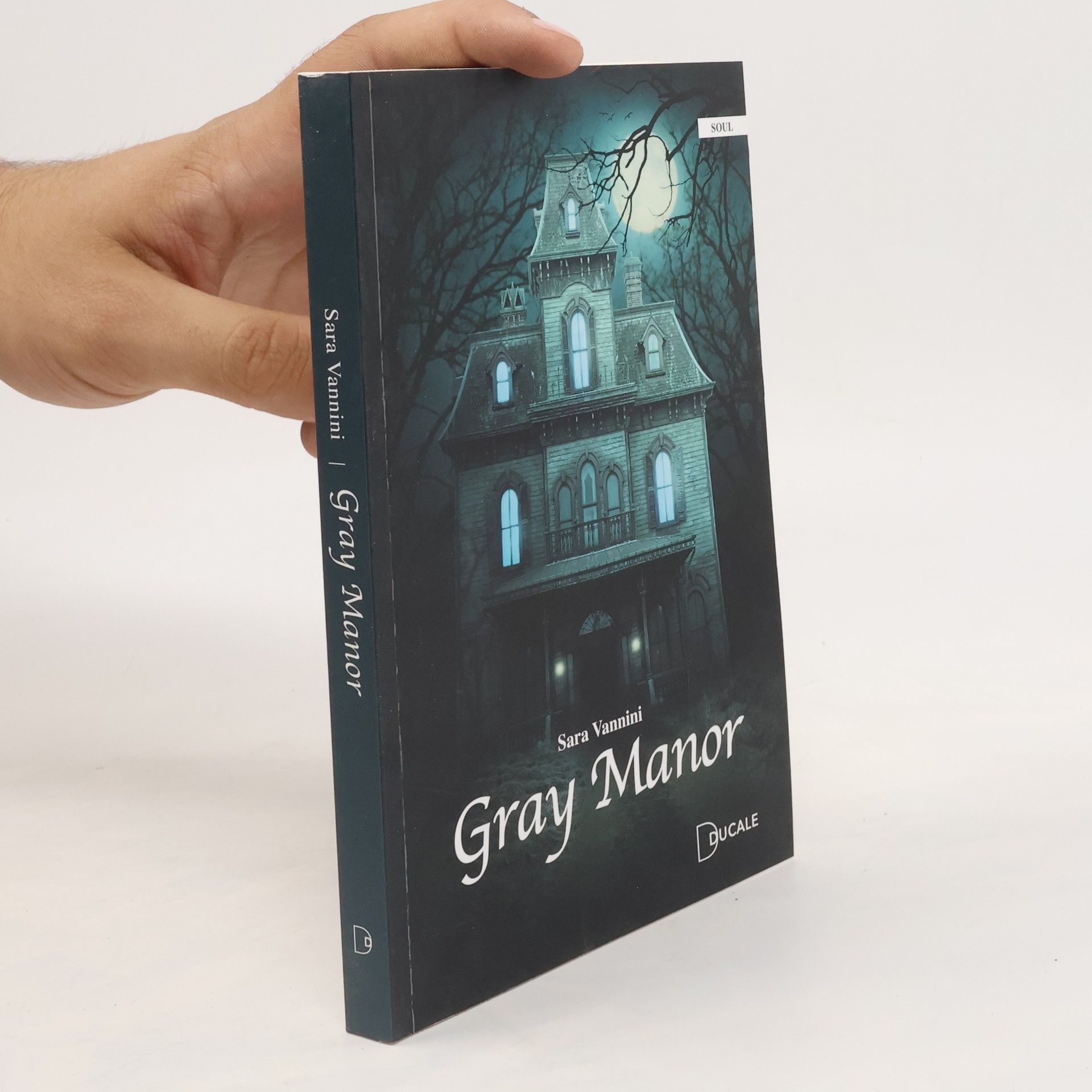 Sara Vannini Gray Manor