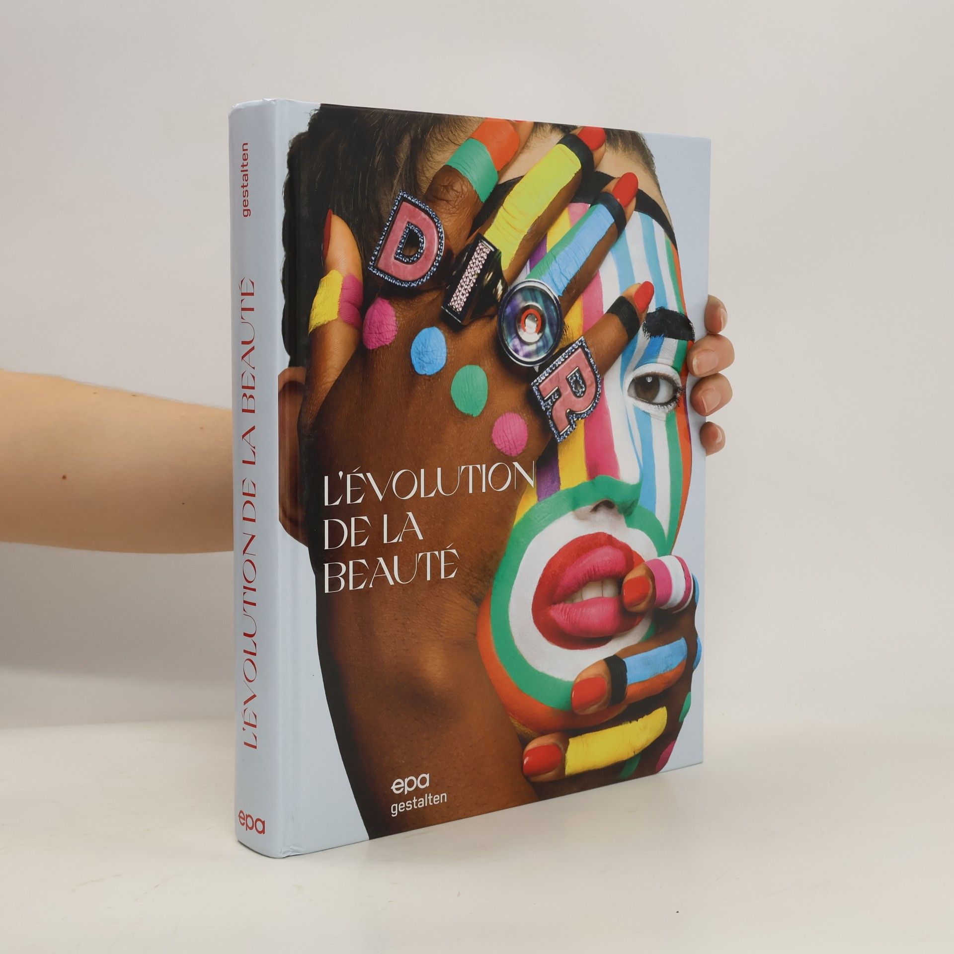 Kari Molvar L'évolution de la beauté