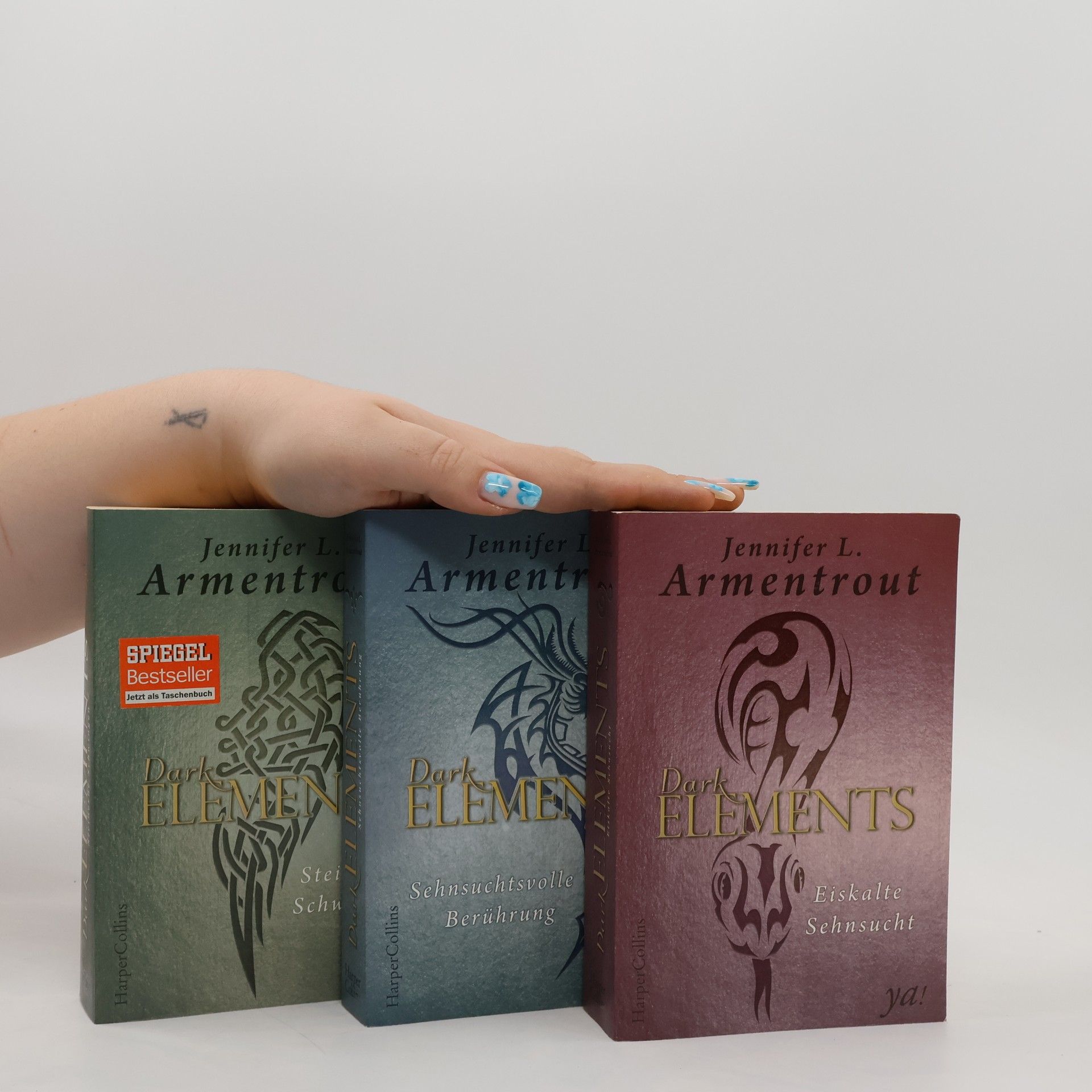 Jennifer Armentrout Dark Elements I-III.