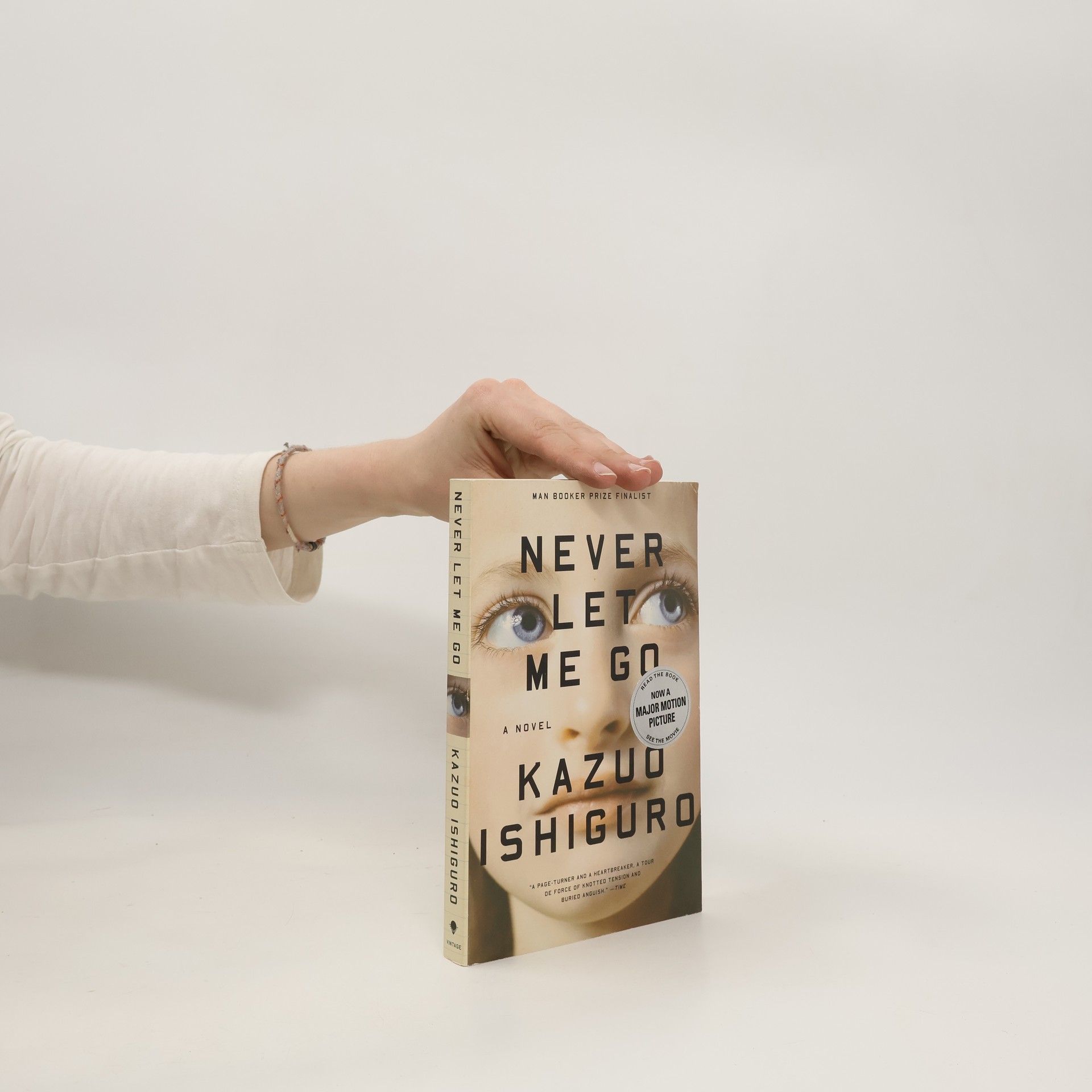 Kazuo Ishiguro Never Let Me Go