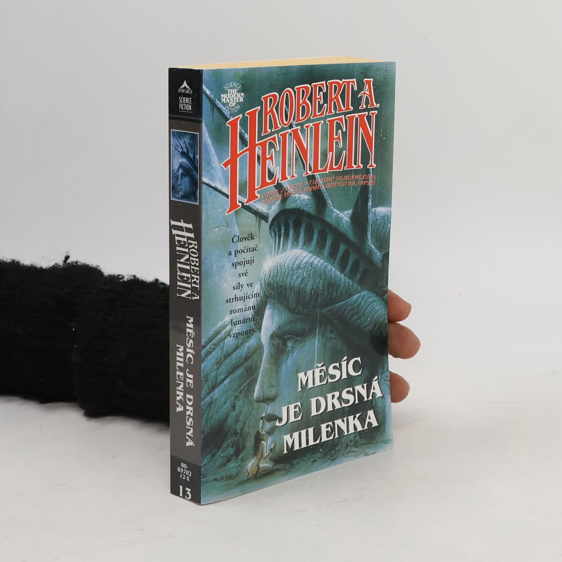 Robert A. Heinlein Měsíc je drsná milenka