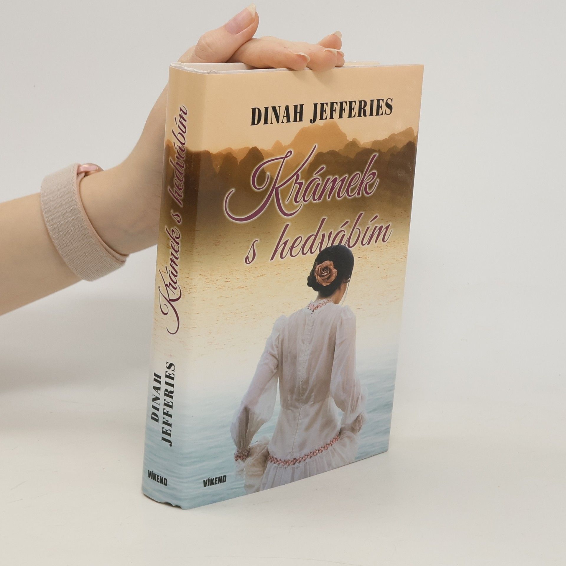 Dinah Jefferies Krámek s hedvábím