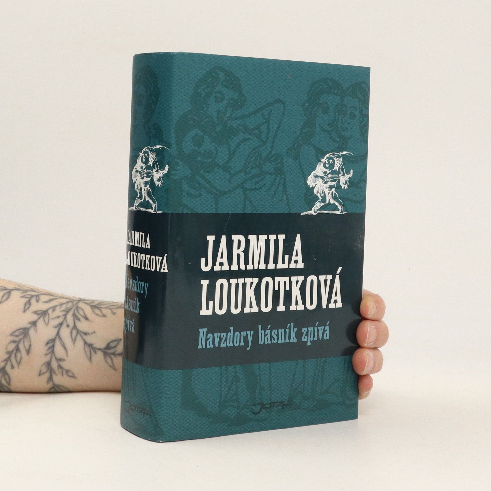 Jarmila Loukotková Navzdory básník zpívá