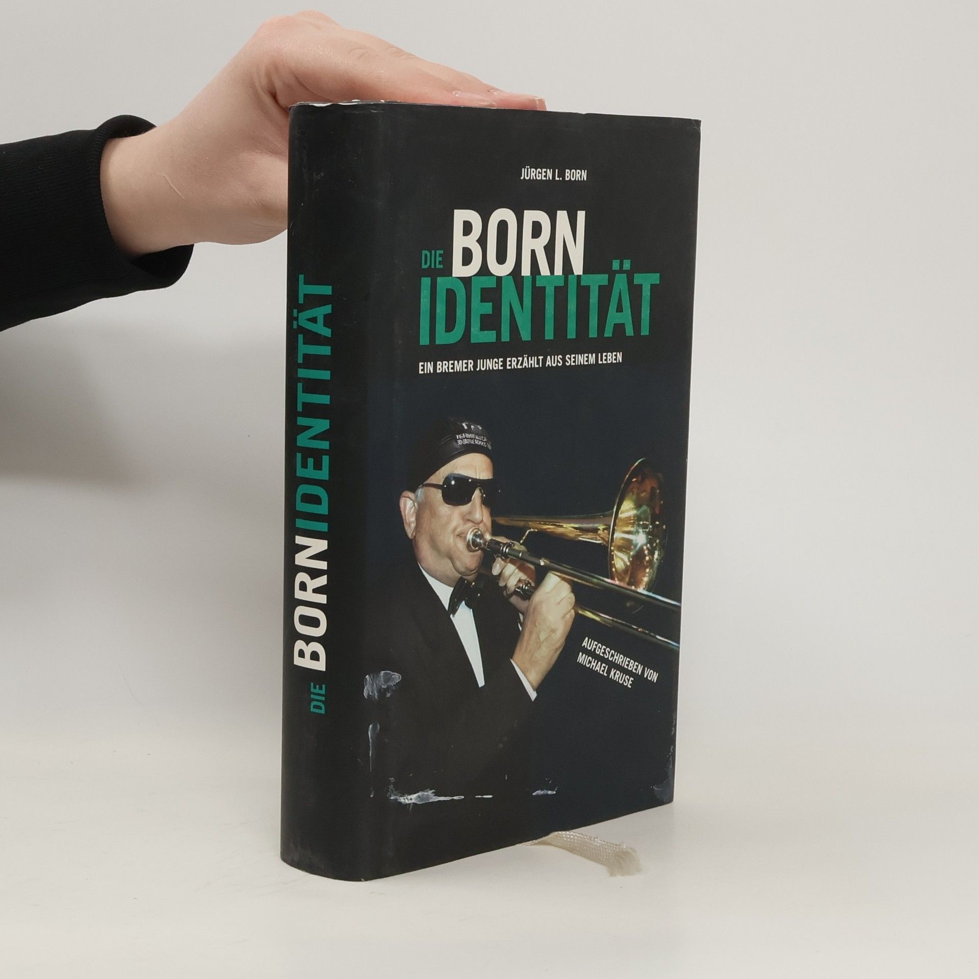 Die Born Identität