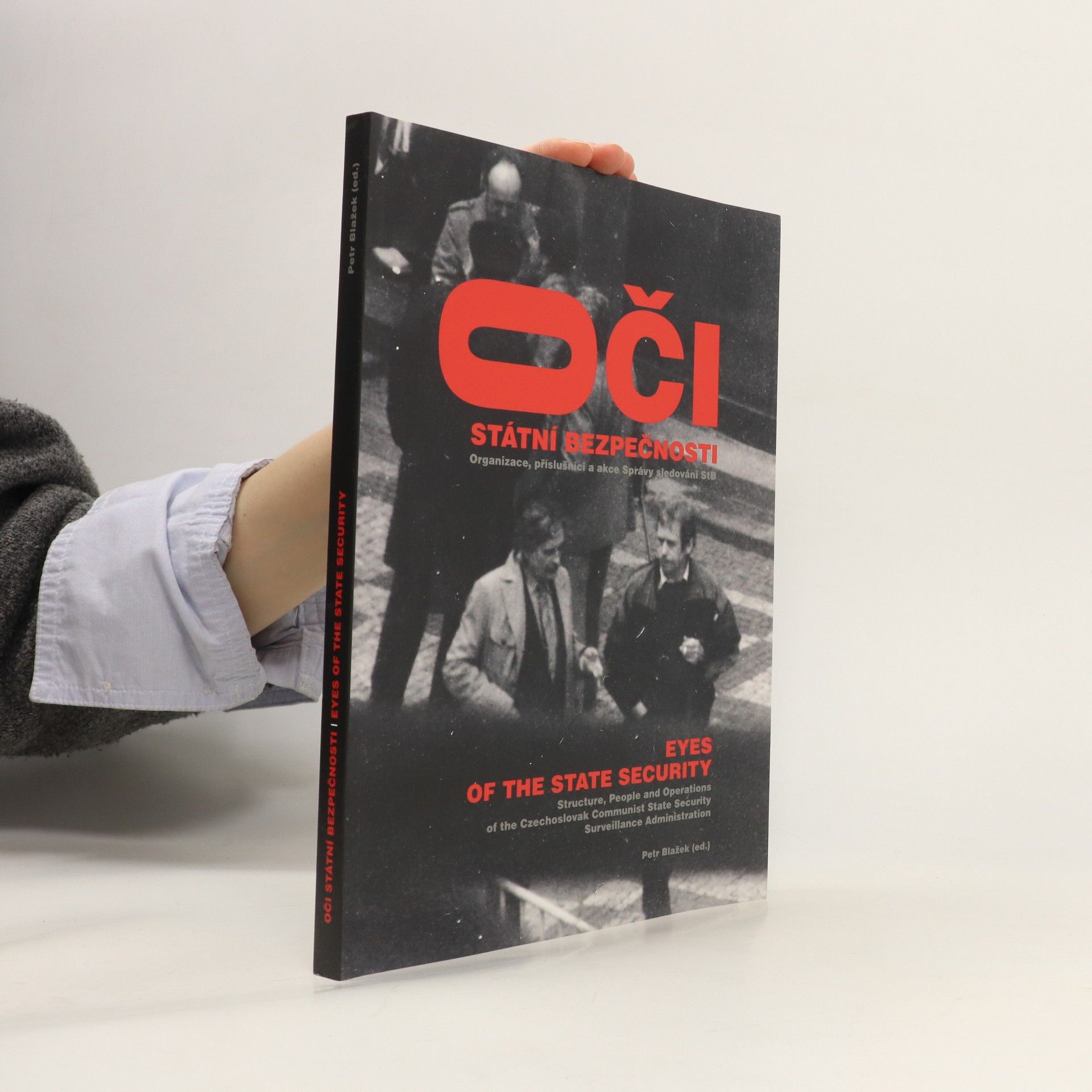 Petr Blažek Oči Státní bezpečnosti: organizace, příslušníci a akce Správy sledování StB / Eyes of the State Security: structure, people and operations of the Czechoslovak communist State Security Surveillance Administration