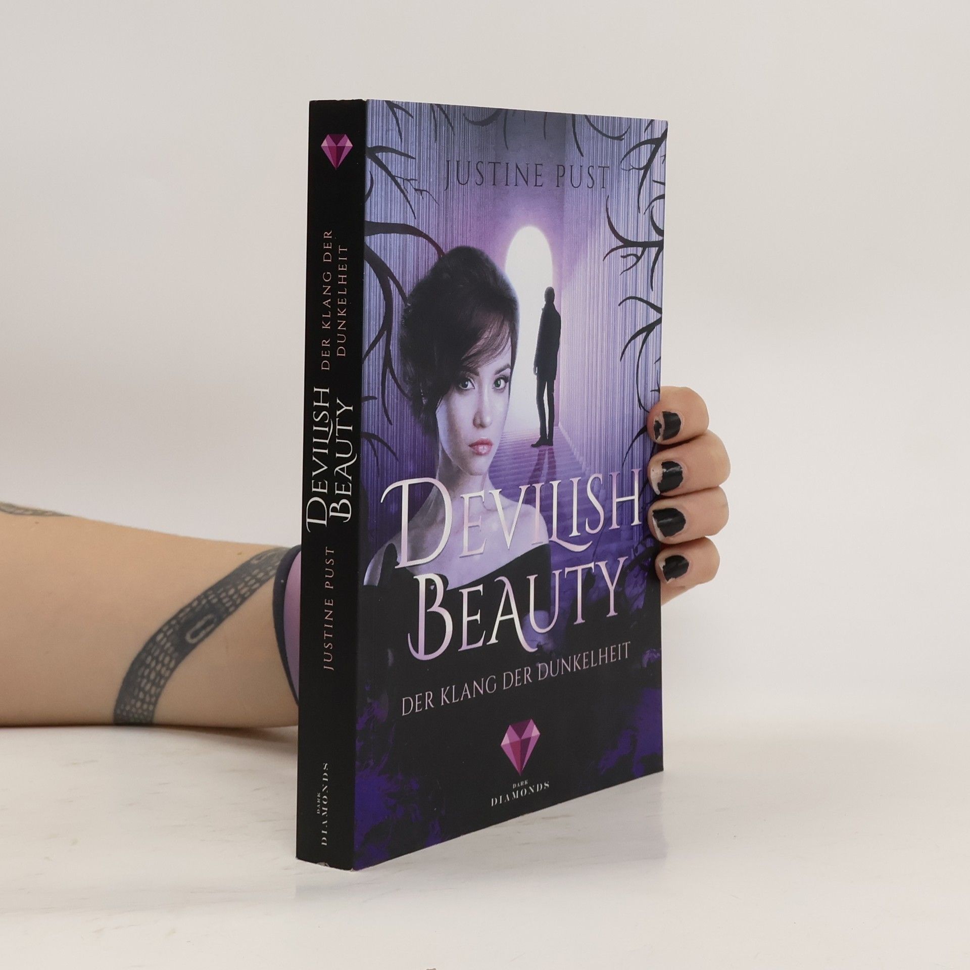 Justine Pust Devilish Beauty - der Klang der Dunkelheit