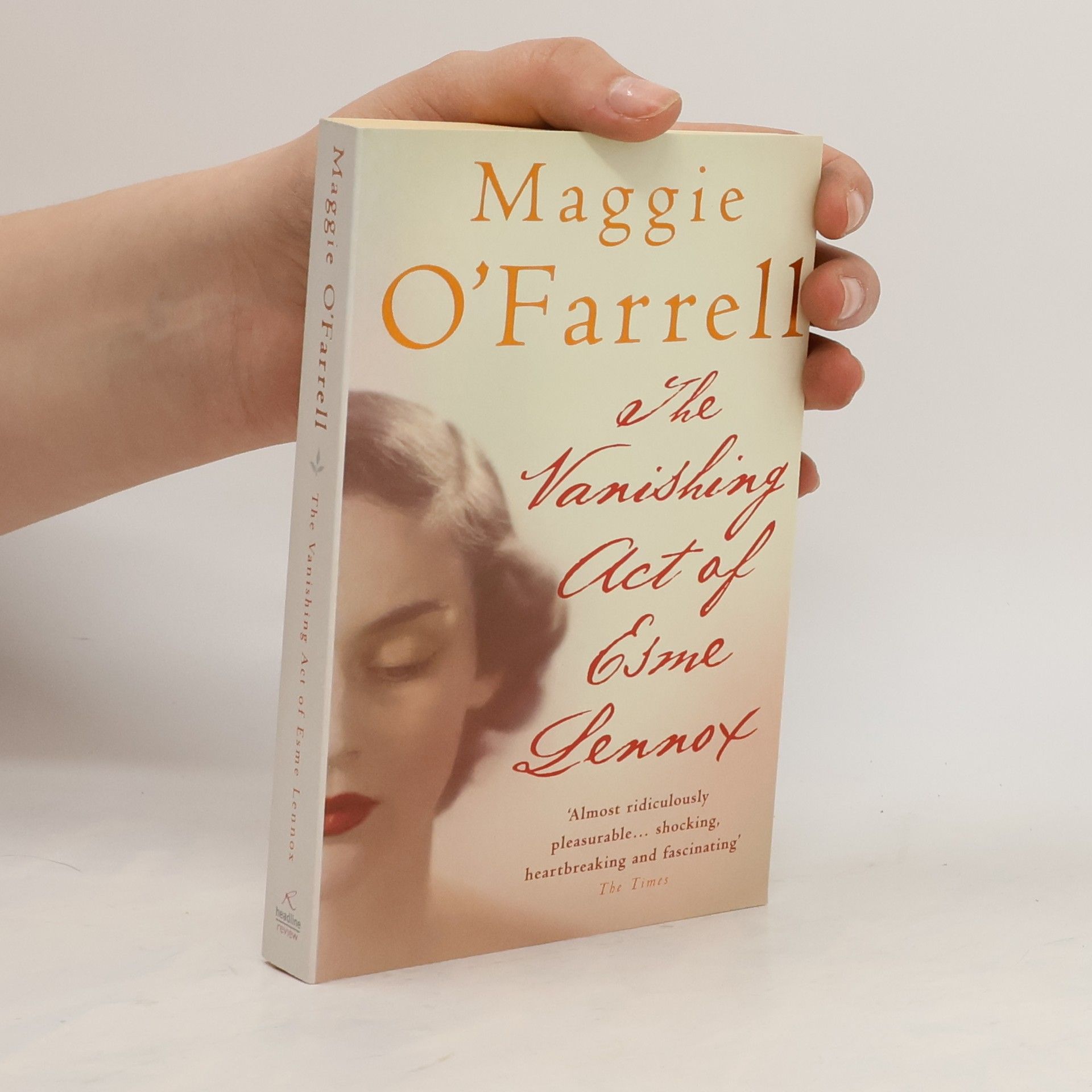 Maggie O. Farrell The Vanishing Act of Esme Lennox